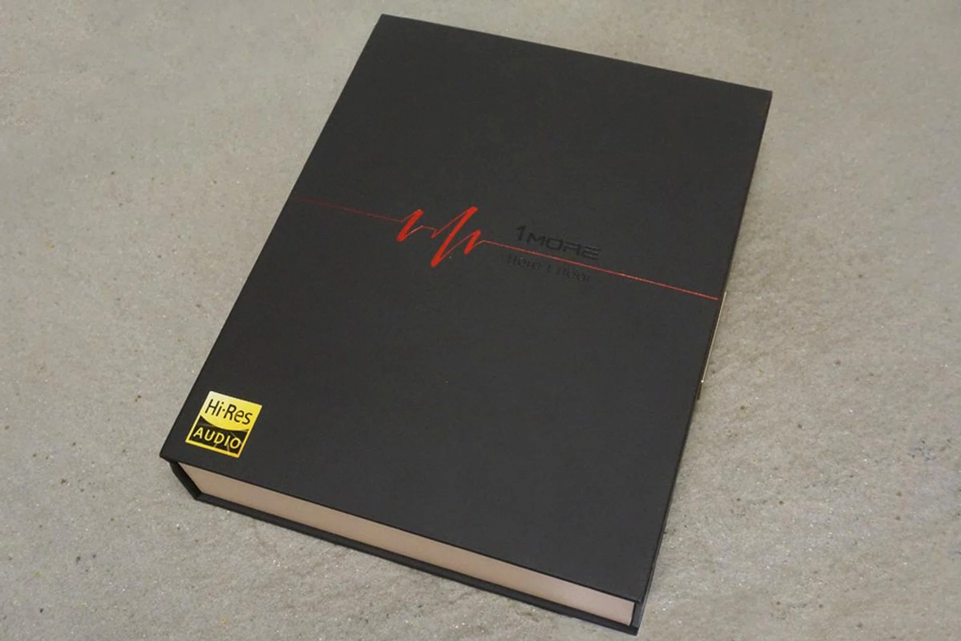 There's a simple, classy design to the packaging.