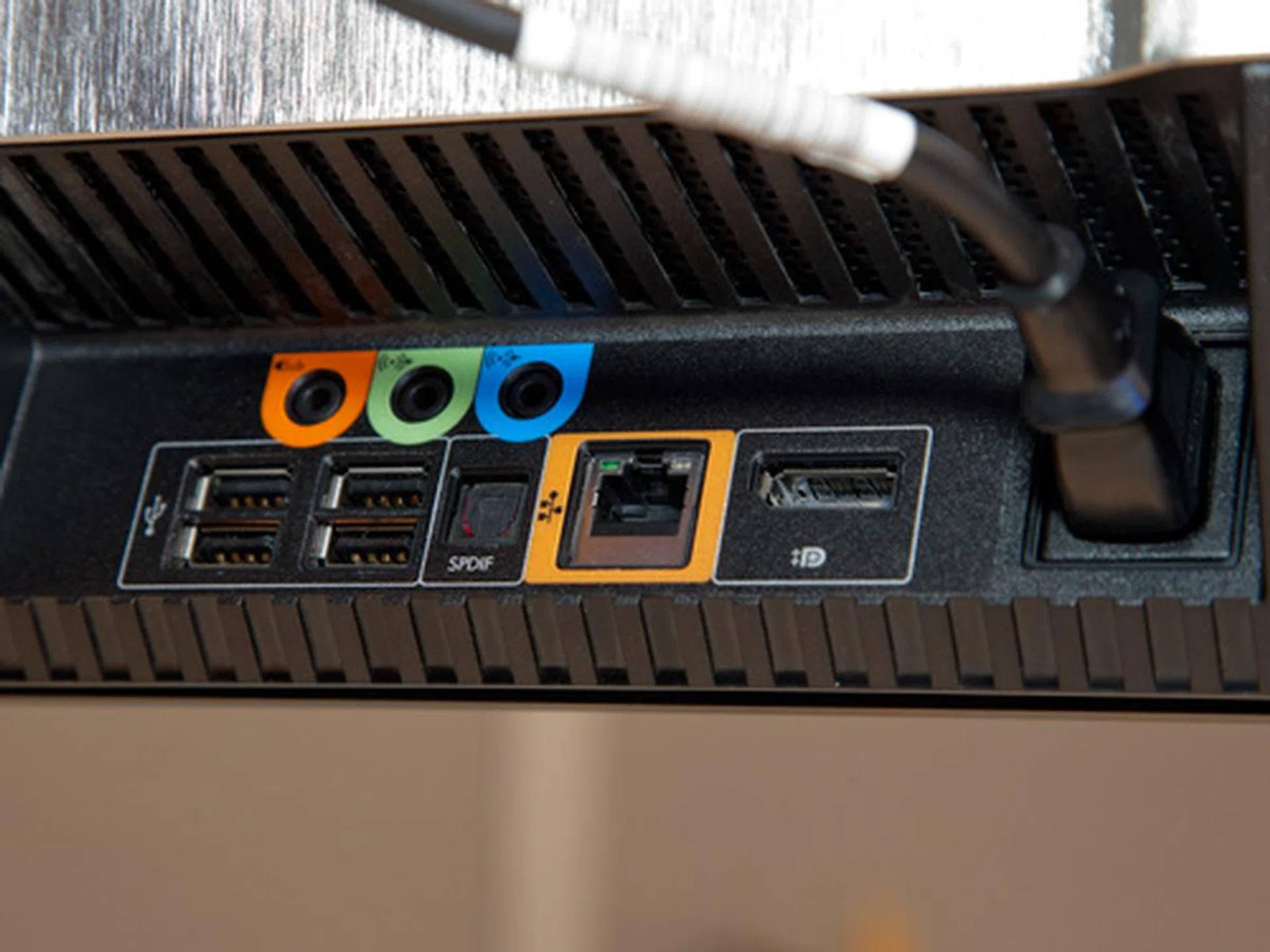 Behind the screen and hidden by the height adjustable base, you'll find ports four USB 2.0 ports, a subwoofer output port, line in/out jacks, SPDIF optical output, Gigabit Ethernet port, a DisplayPort in/out jack and a power connector. These ports are hidden and accessing them can be quite a chore although they are of the less commonly accessed variety.