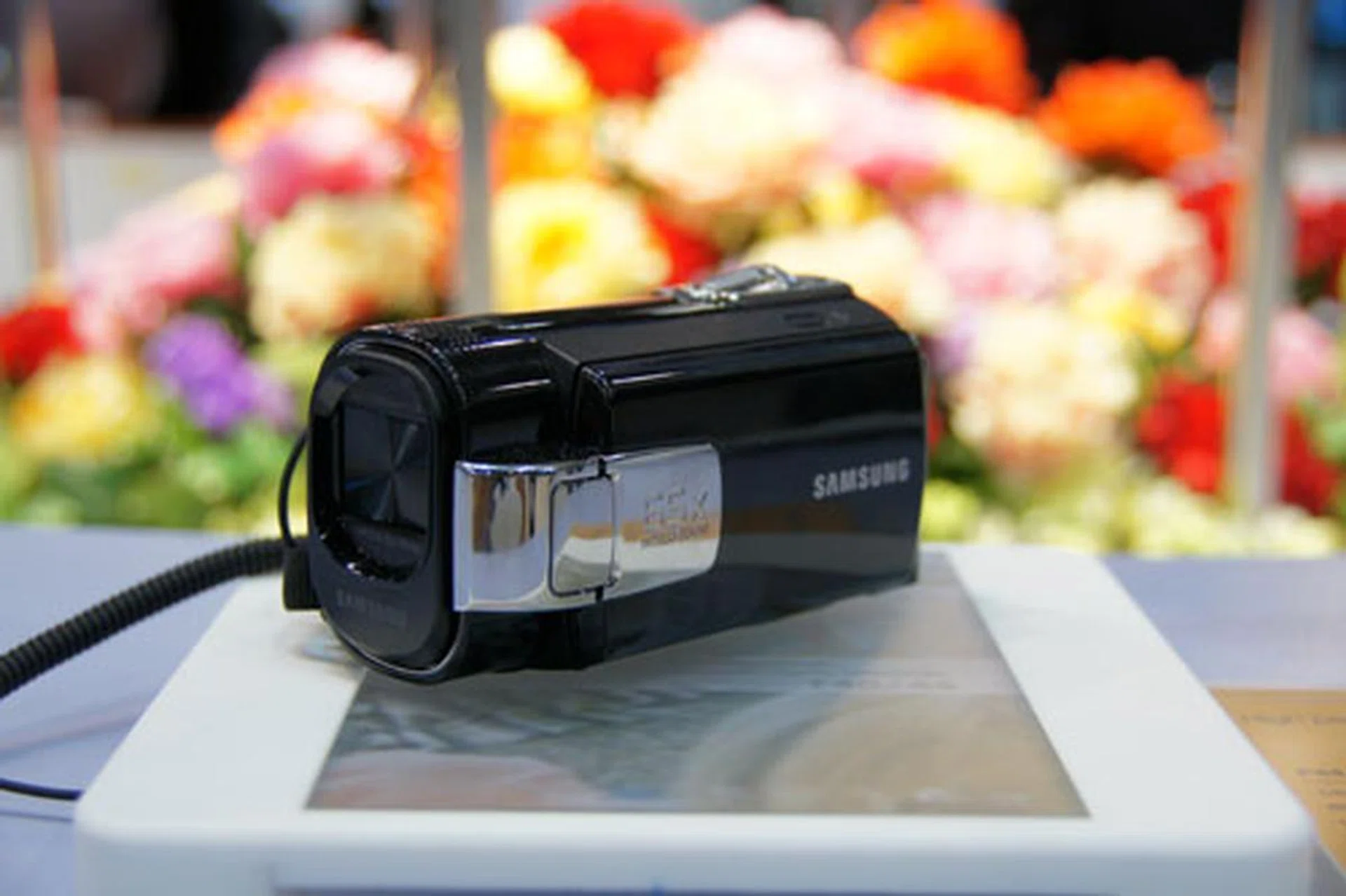 The F44 has a 52x optical zoom lens and promises a long, long battery life, up to 4 hours and 10 minutes. Sounds like it's begging to be tested!