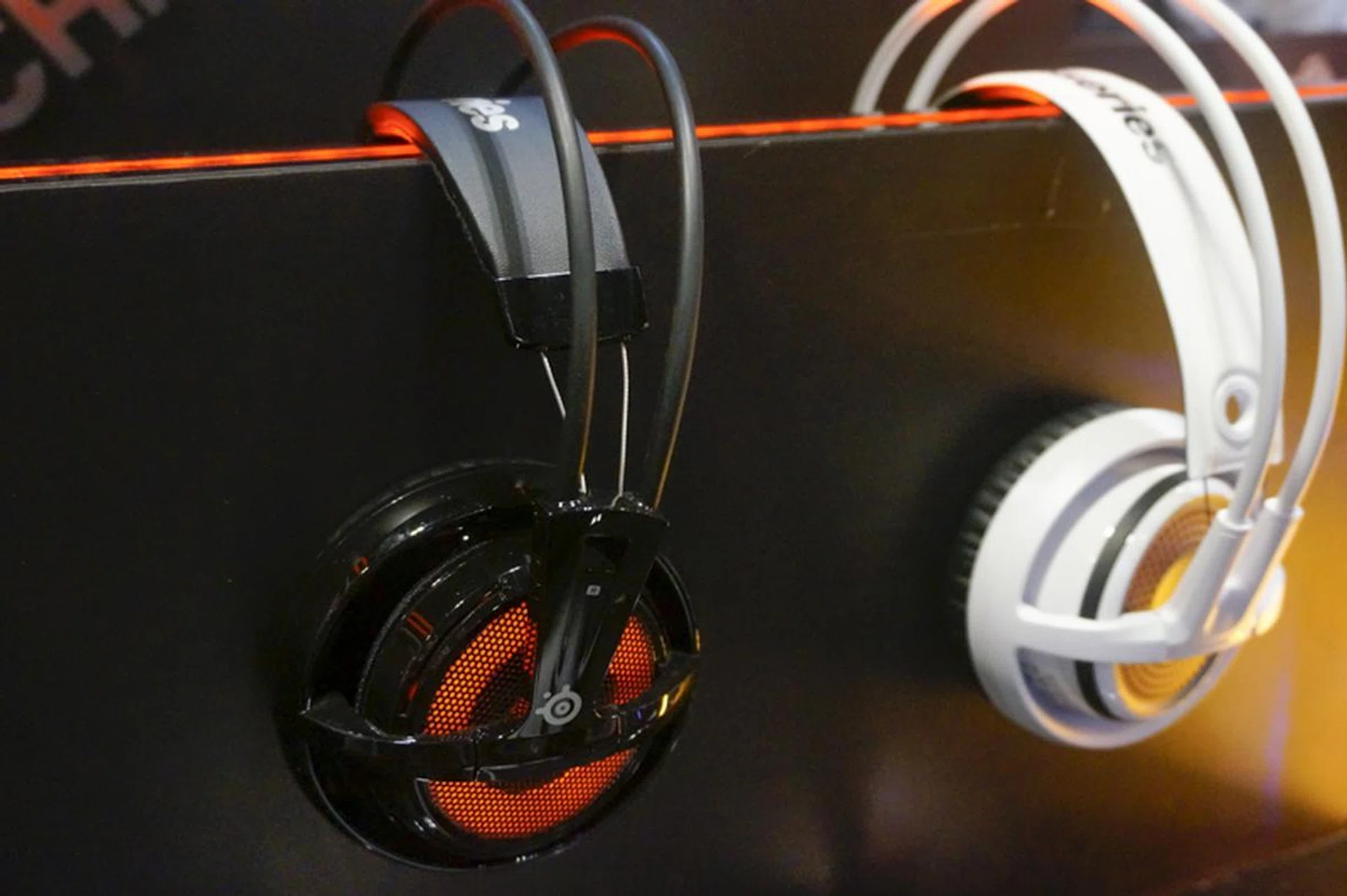 Gamers might want to note that the SteelSeries Siberia V2 Heat Orange (left) is going on special offer at the show. This is being sold at $89.90, down from the list price of $229.90. Certainly something worth checking out as the USB headset that feature 50mm driver units and come with an active noise-cancelling microphone. 