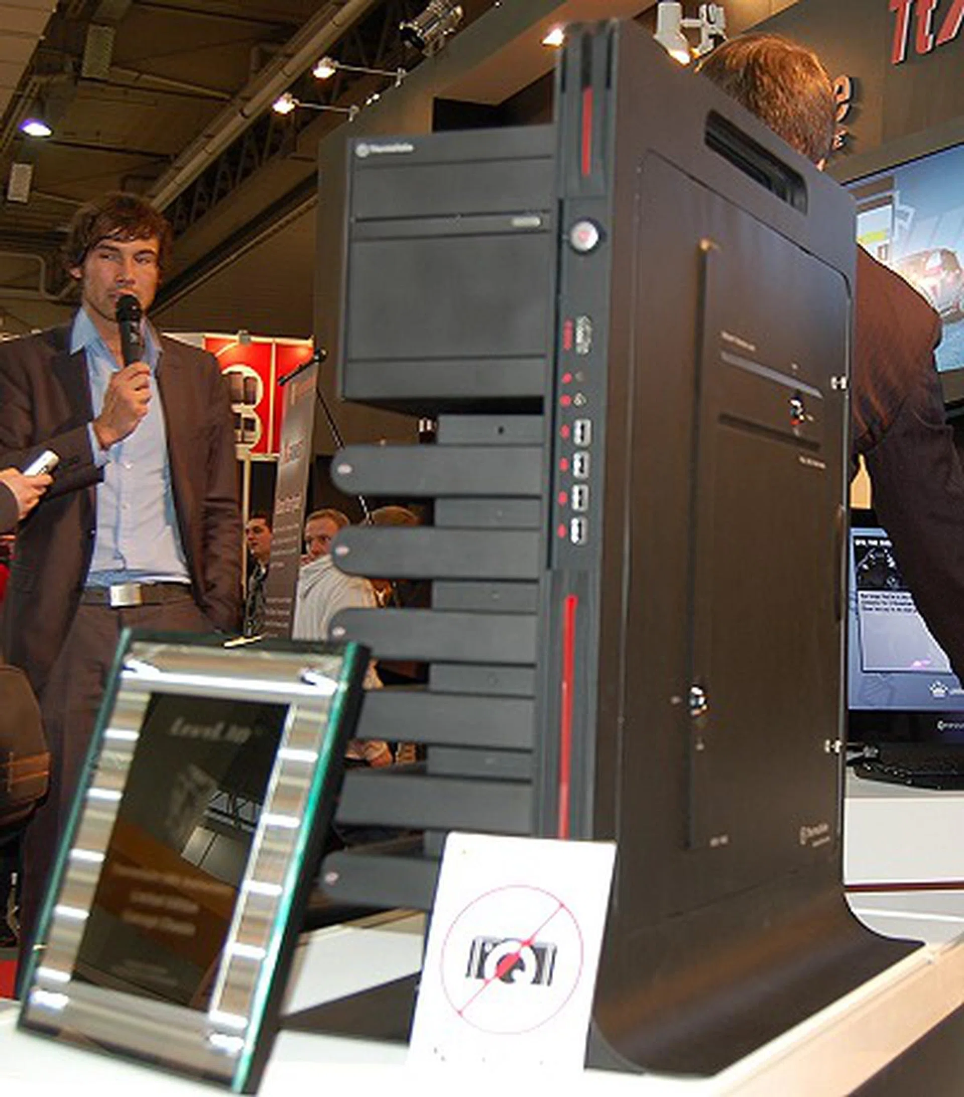  Here's another view of the casing. It's slated to go official at Computex, but the design may yet be refined.  