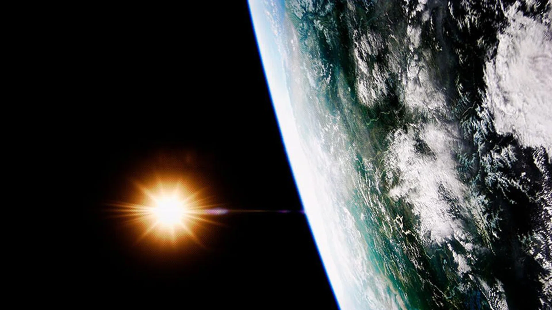 The Q9F's local dimming performance is excellent as photographed here. (Movie: Planet Earth II.)