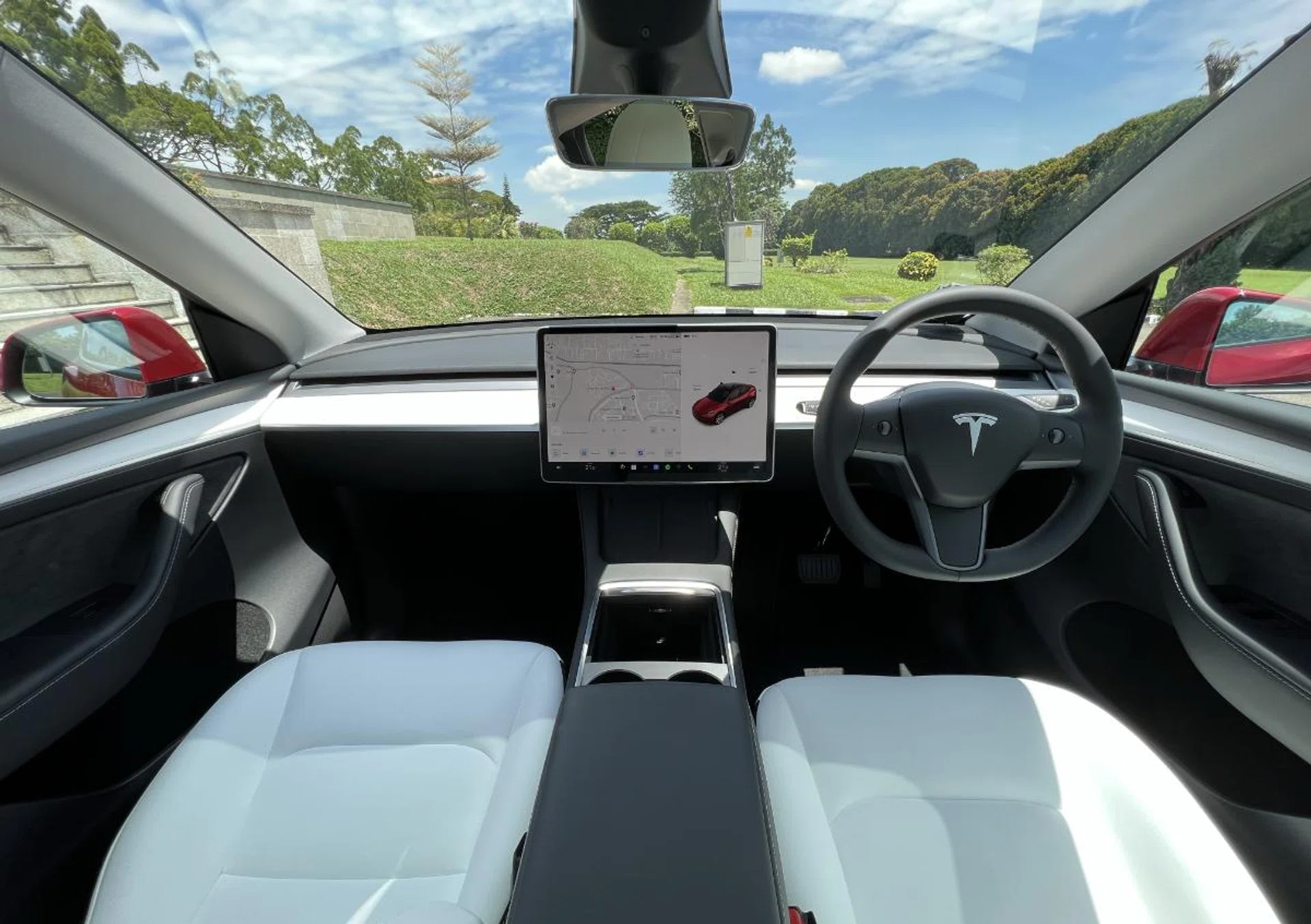 The interior is bare and feels very alien to me.