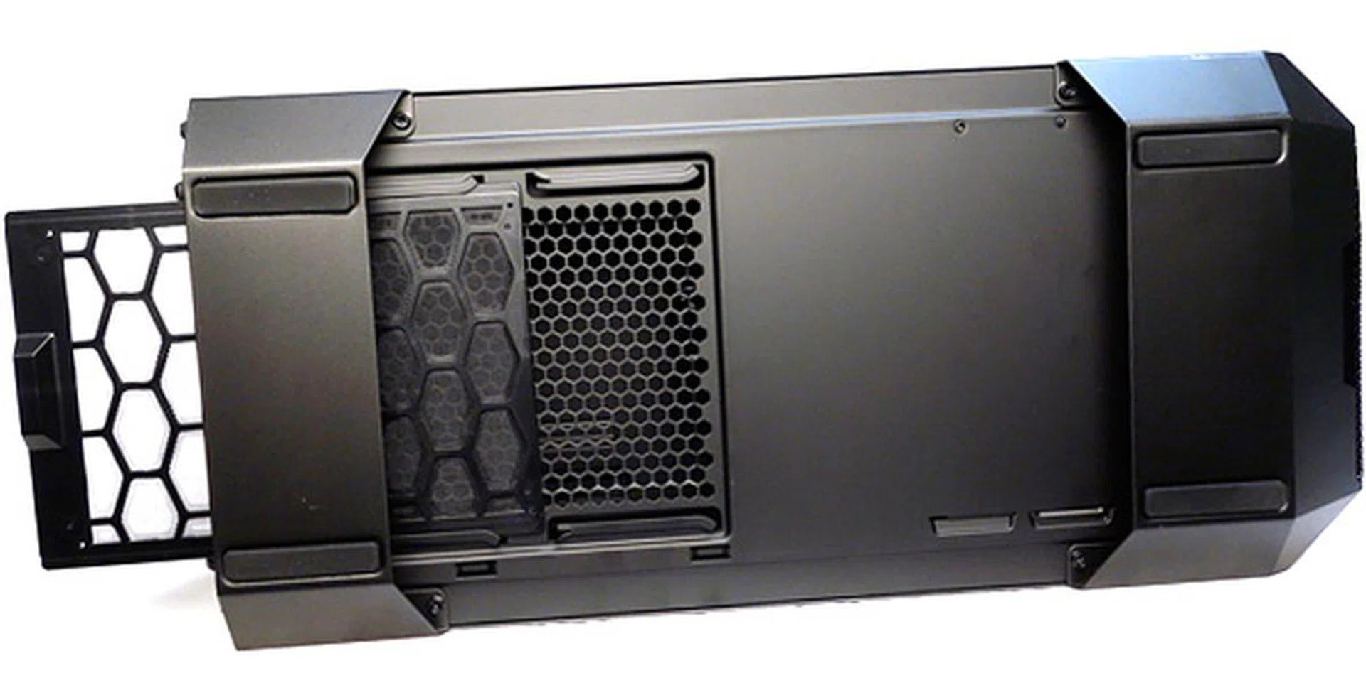 The front and rear metal stands are sturdy; they also have rubber pads for cushioning.