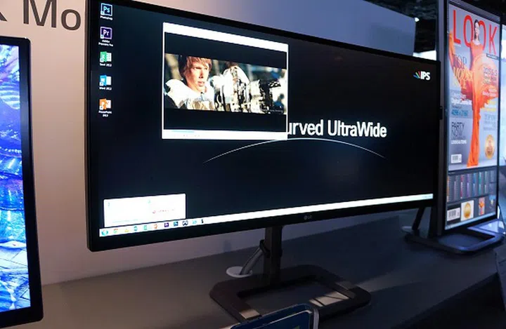 This is the business oriented 34UC87M. There's little difference between the 34UC97M and the 34UC87M; in fact, the tilt and height adjustment aspects added to the 34UC87M are the only differentiators.