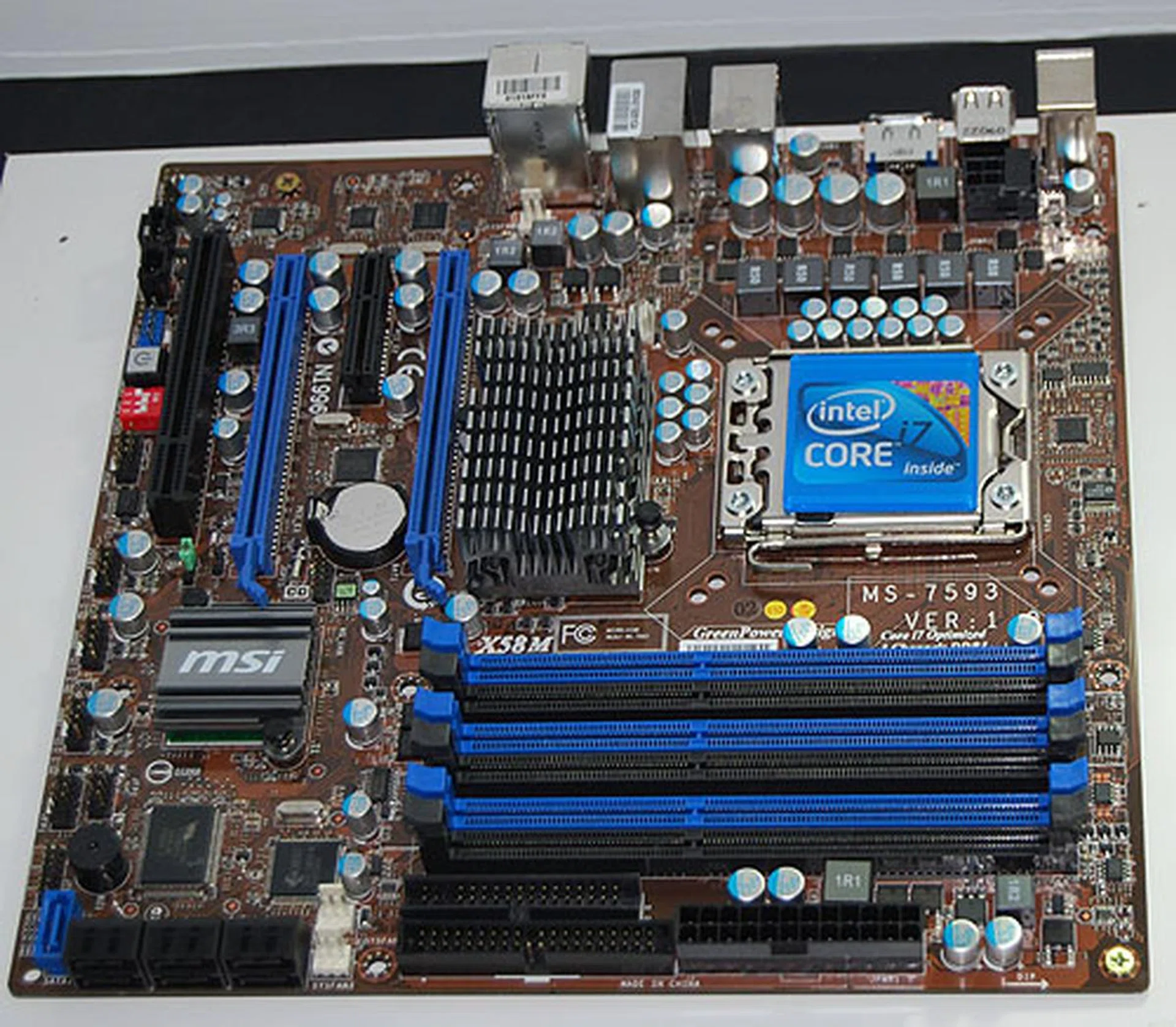 Again, this is not exactly the newest product that MSI has at its booth, but the mATX X58M is one of the first X58 boards to bring the entry price for Core i7 lower, to around US$170.