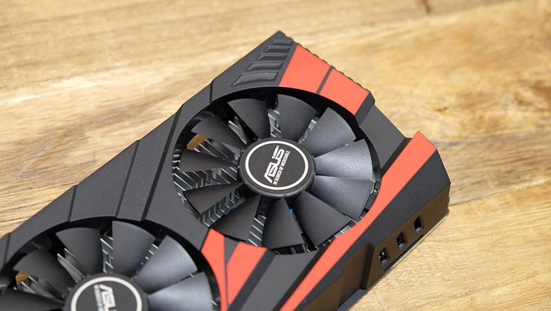 The fans use double ball bearings and will stop spinning under low loads.