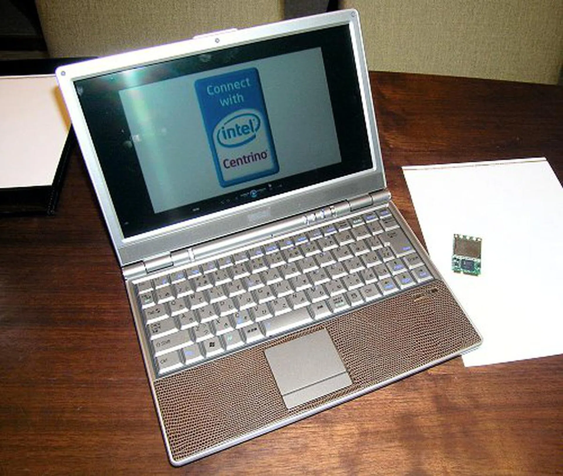 The ASUS S6 series will be one of the first few Napa Refresh notebooks to feature Intel's new Wireless WiFi Link 4965AGN chipset.