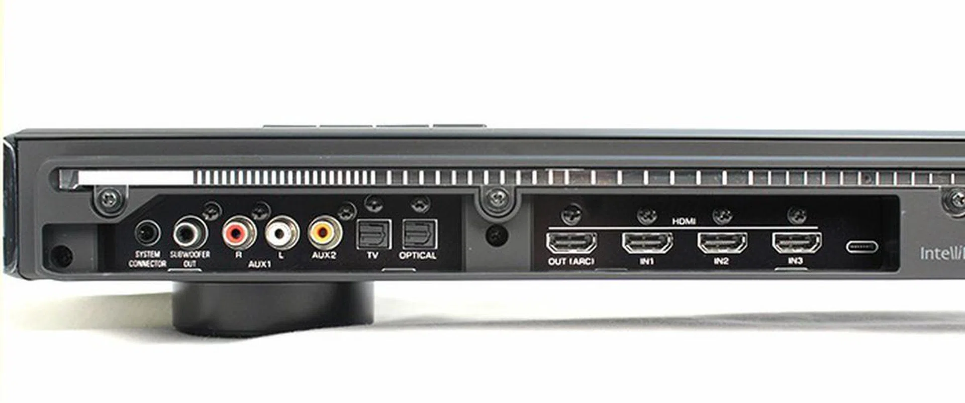 The various input and output ports of the YSP-2500. Its worth noting that the YSP-2500 supports the latest HDMI 2.0 standard, which means it can passthrough 4k content at 60fps.