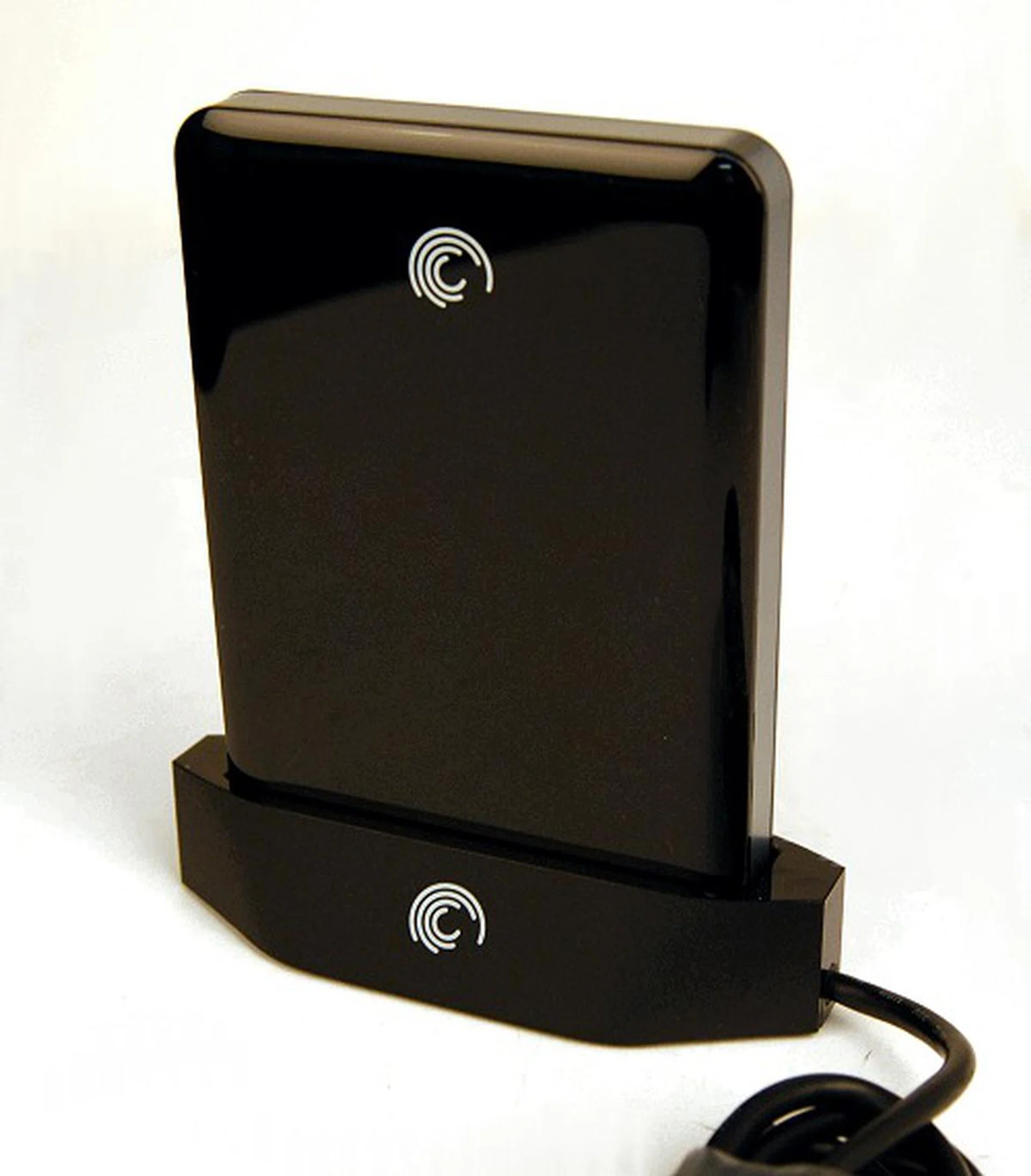 The Seagate FreeAgent GoFlex Pro 500GB portable storage drive stands tall amongst a sea of other usual storage options, thanks to the new GoFlex cabling system.