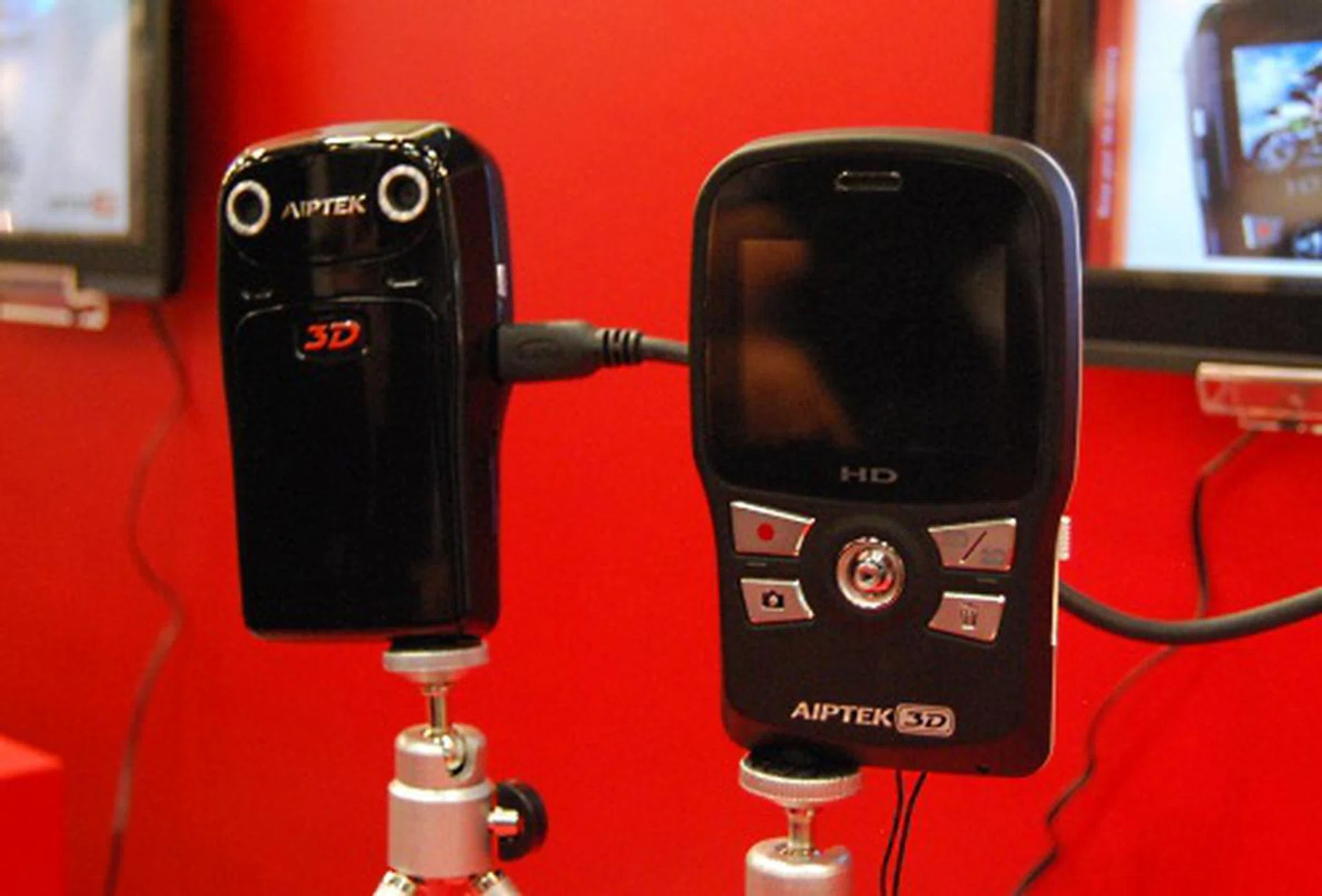 This is Aiptek's pocket sized 3D camcorder, i2, which as you can see, has two lens for filming 2D and 3D images. It can even do 720p HD recording and with only four buttons, it's a simple recording device for quick and dirty recording. It also has a 3D TFT display so you can playback what you have recorded without glasses. It supports HDMI output.