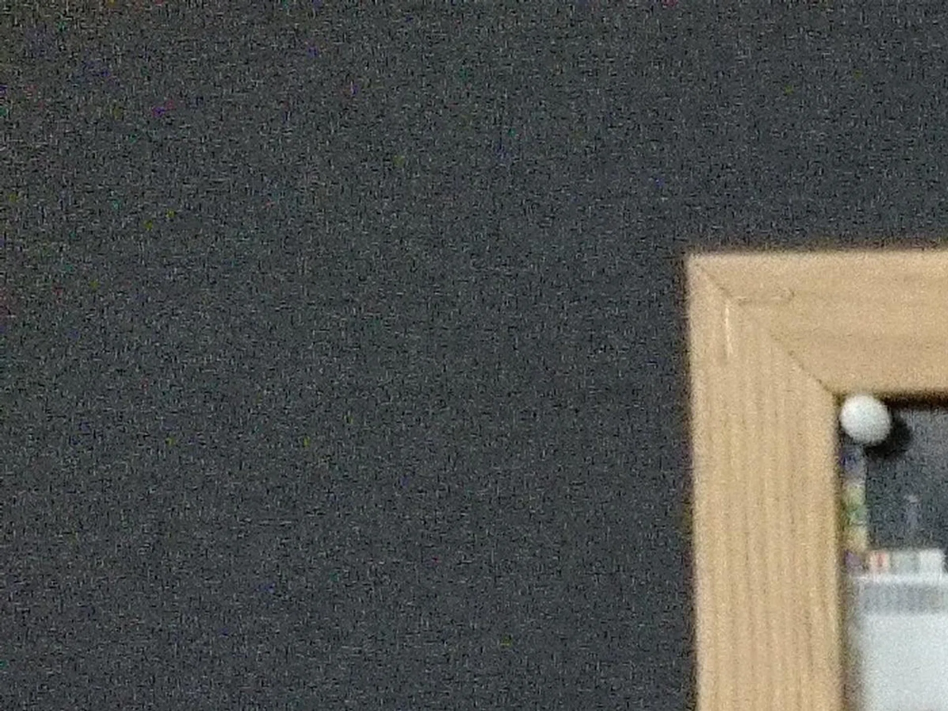 Sony Z1, 20MP, ISO 400, 100% crop.