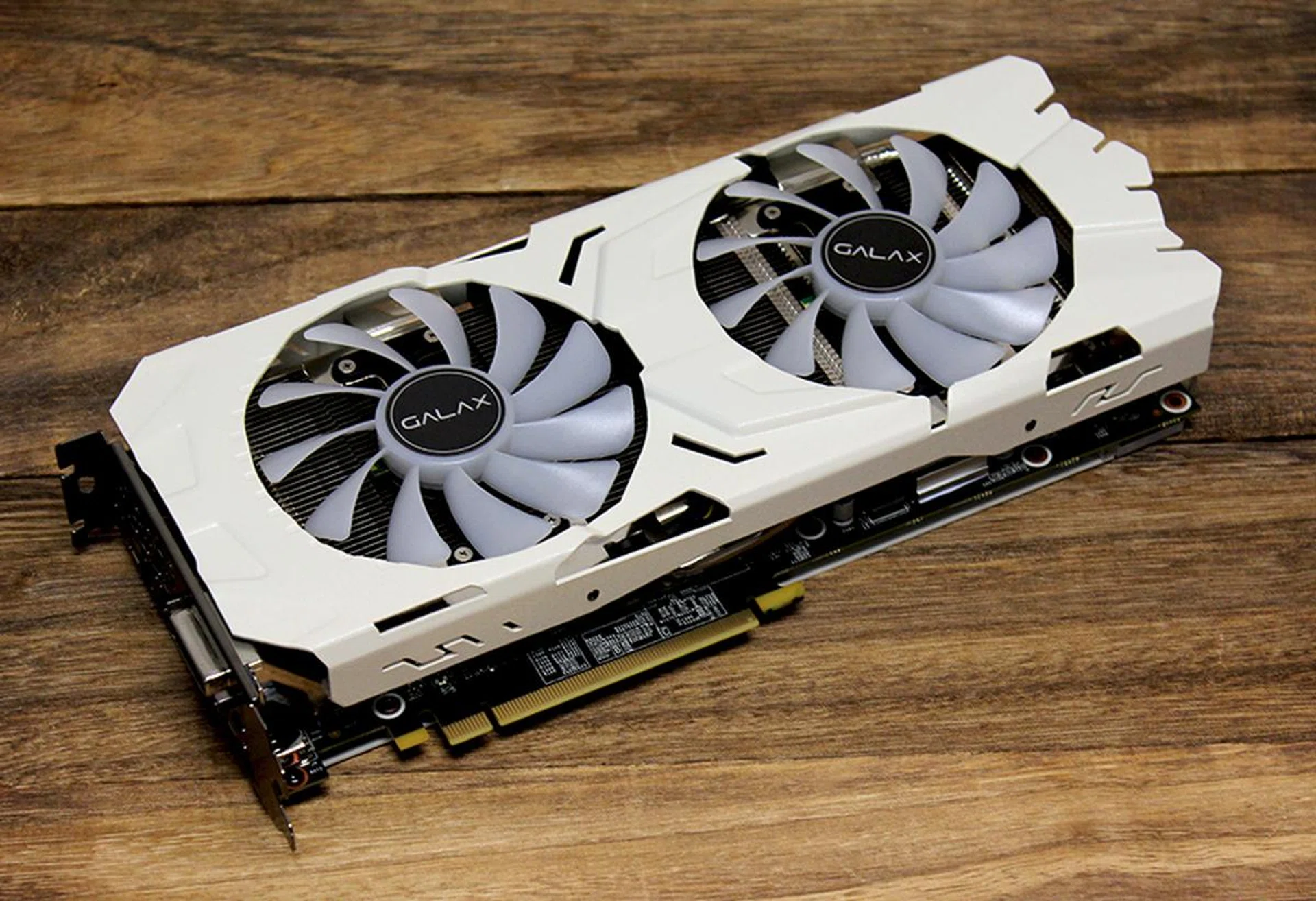 The white of the card makes it perfect for Christmas.