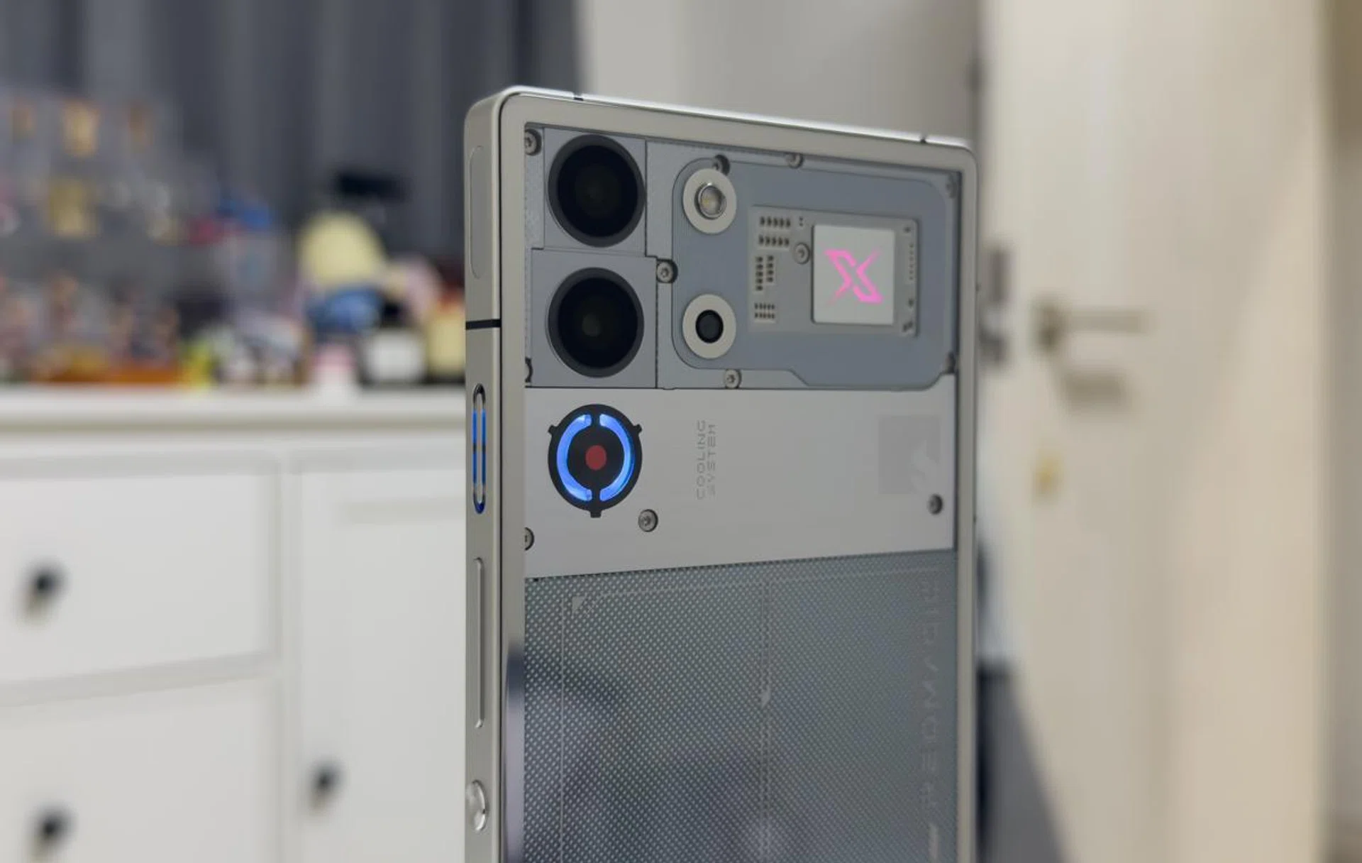 LED lights aren't too gaudy. Photo: HWZ.