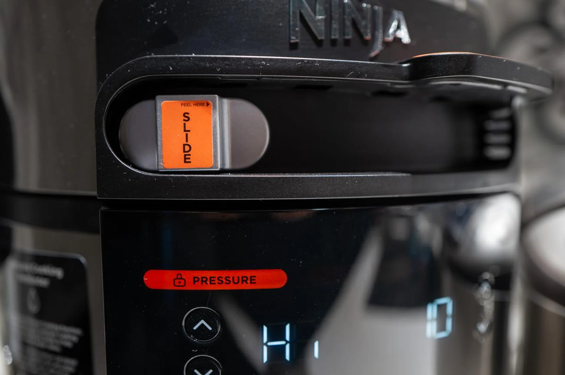 The SmartLid Slider determines the presets that will show up on the screen below it.