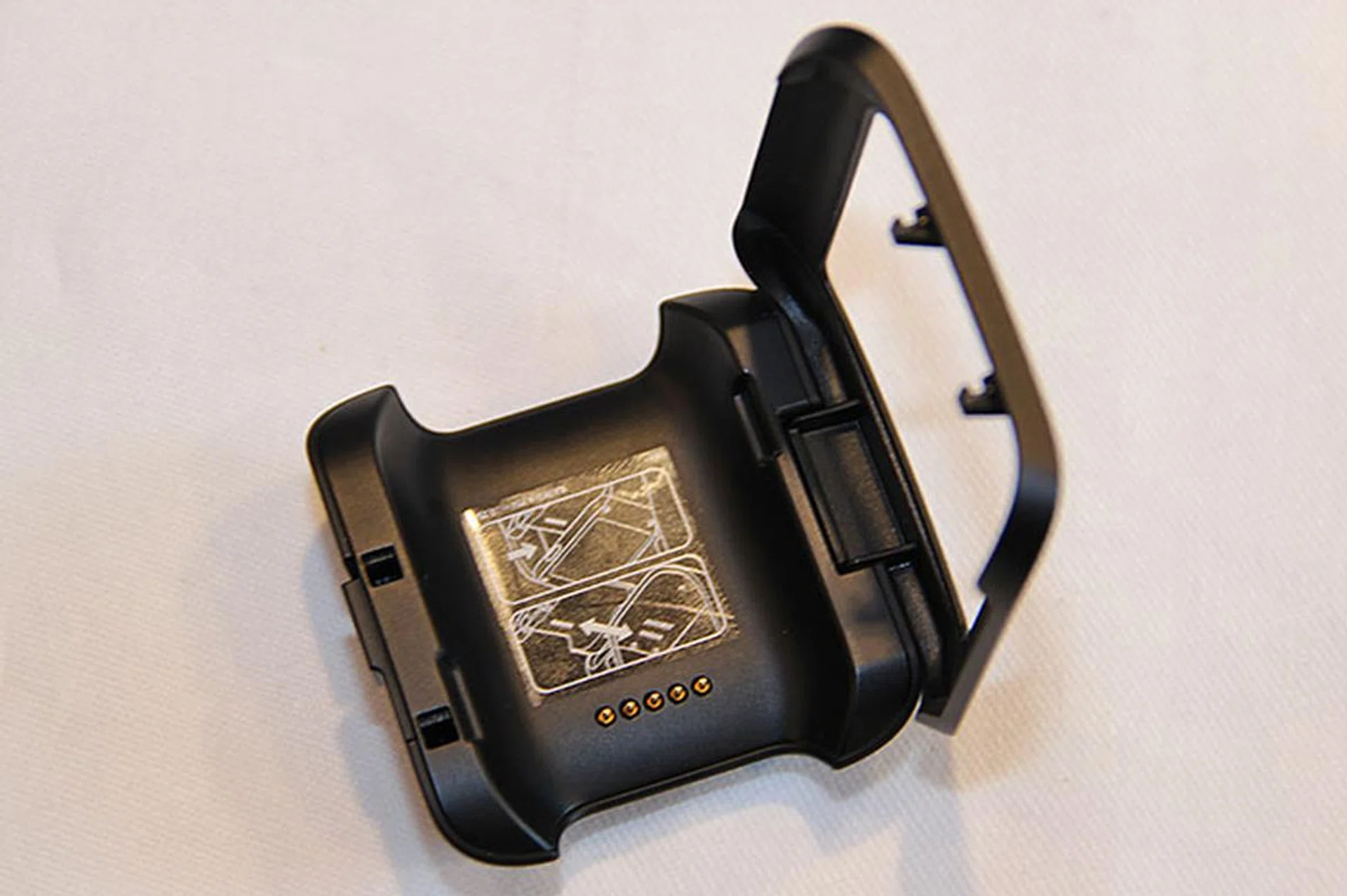 The bundled charging mechanism for the Galaxy Gear. Power is transferred via the pogo pins.
