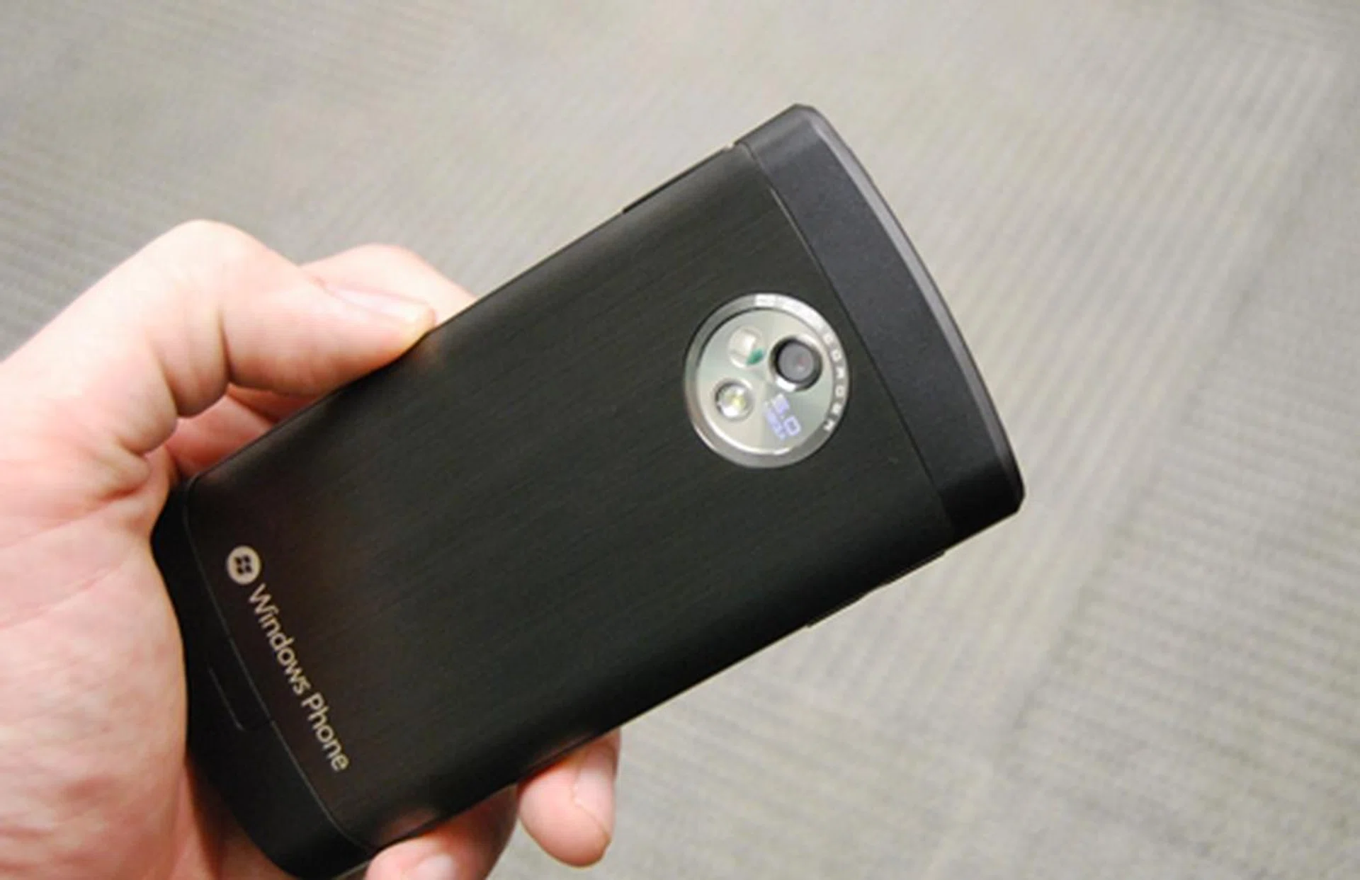 The choice of retaining a 5-MP camera is questionable on a high-end phone like the LG Optimus 7, but as usual, it is found at the rear accompanied by a LED flash.