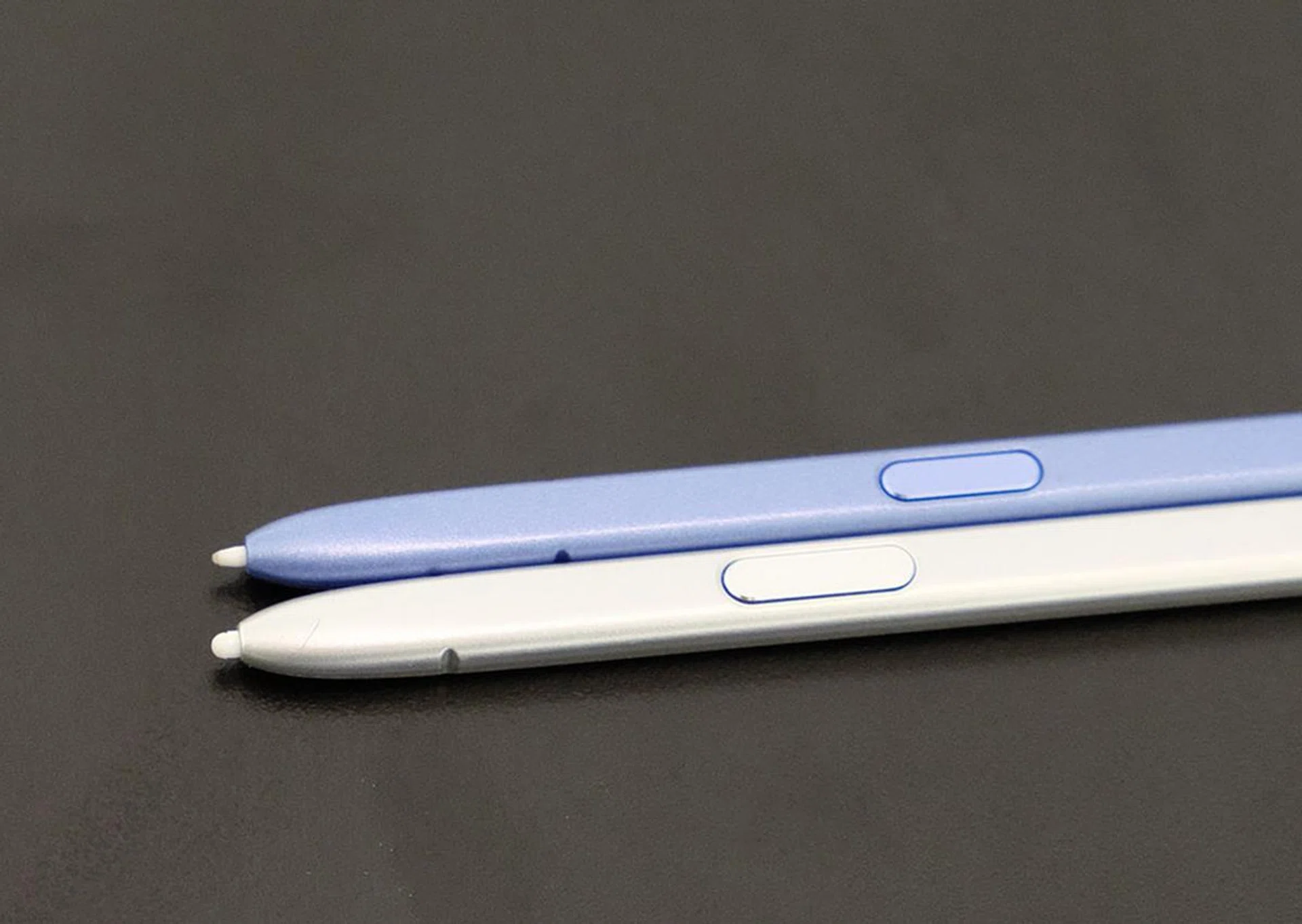 Note7 S Pen (top) compared to Note 5 S Pen (bottom).