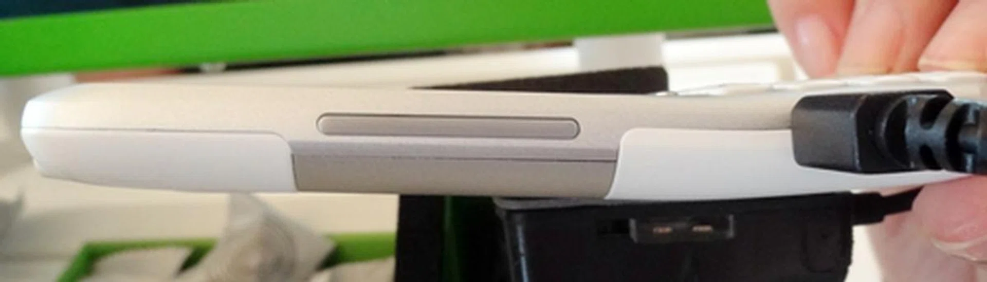 The HTC ChaCha is only 10.7mm thick. This is impressive despite it having a physical QWERTY keyboard. That aside, notice the unique tilted design of the keyboard that is supposed to enhance screen visibility while messaging on the phone.