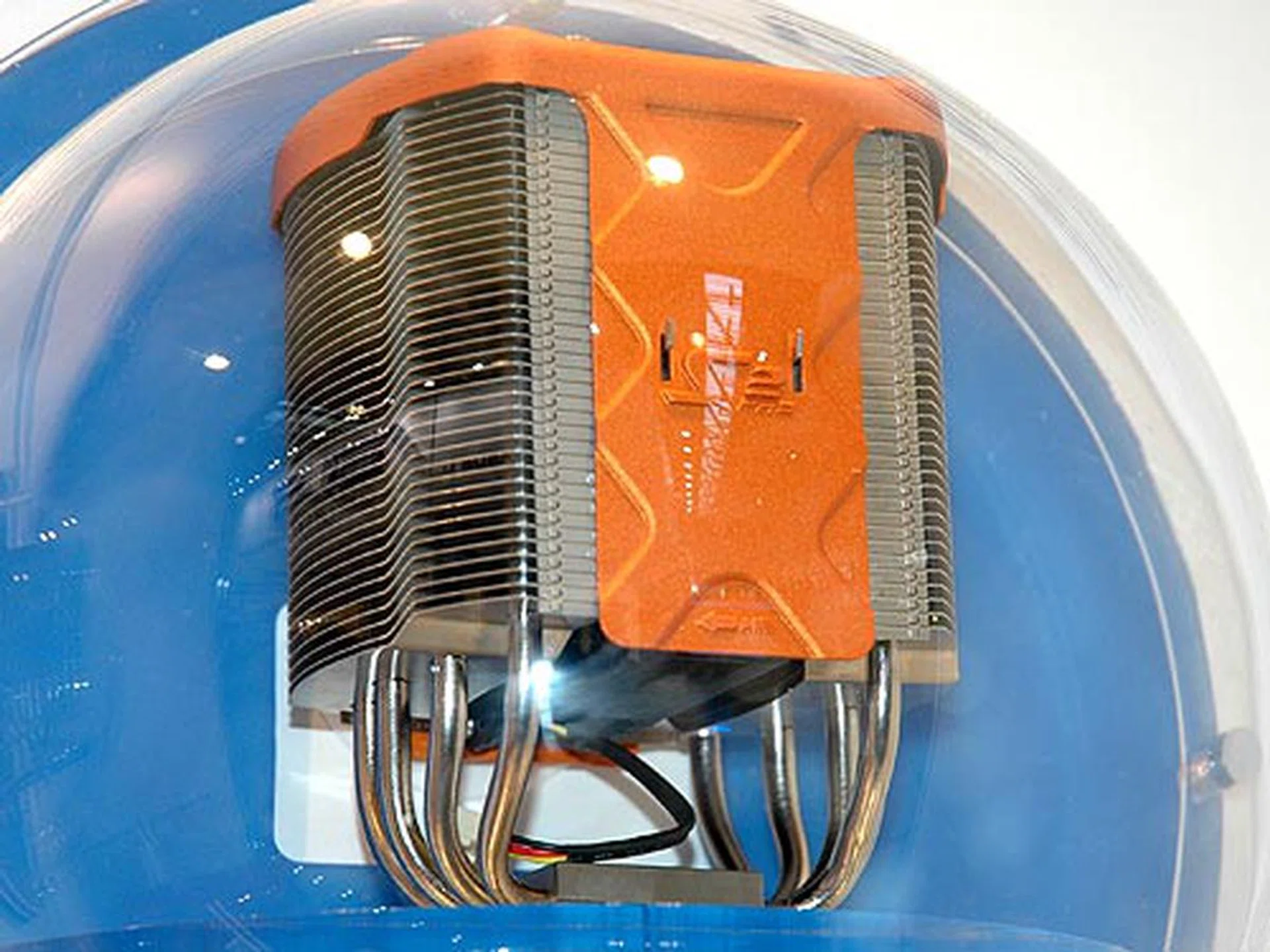 Another cooler made for gaming enthusiasts is the Silent Square Pro. Also with six heat pipes and a 2800RPM fan, this cooler comes with a drive bay for fan speed control.