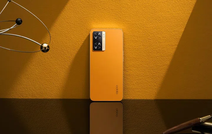 Oppo A77s in Sunset Orange.