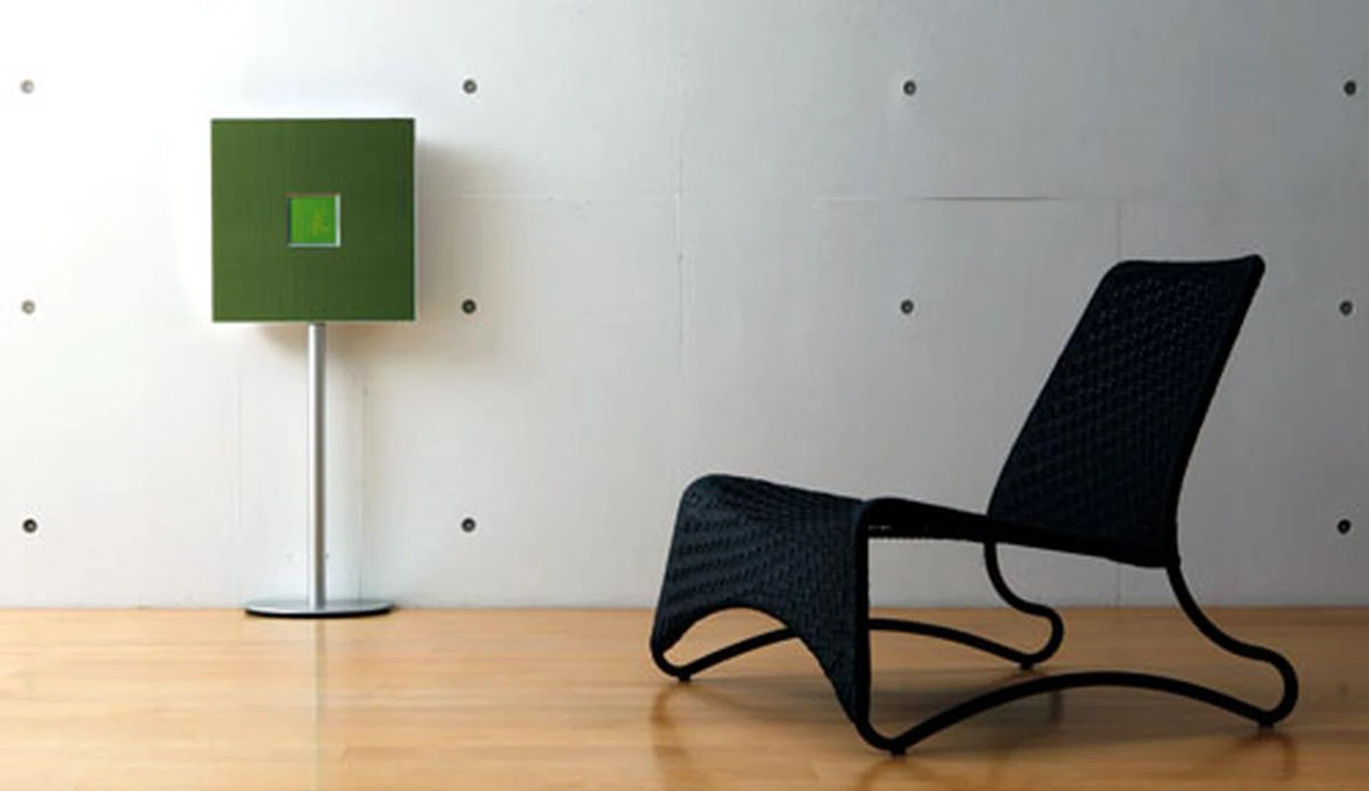 Yamaha isn't always about hardcore hi-fi components. The Restio ISX-800 makes a beautiful showpiece which requires minimal frills to get it up to speed. It will also appeal to those who desire a minimalist CD player with iPod/iPhone docking benefits.