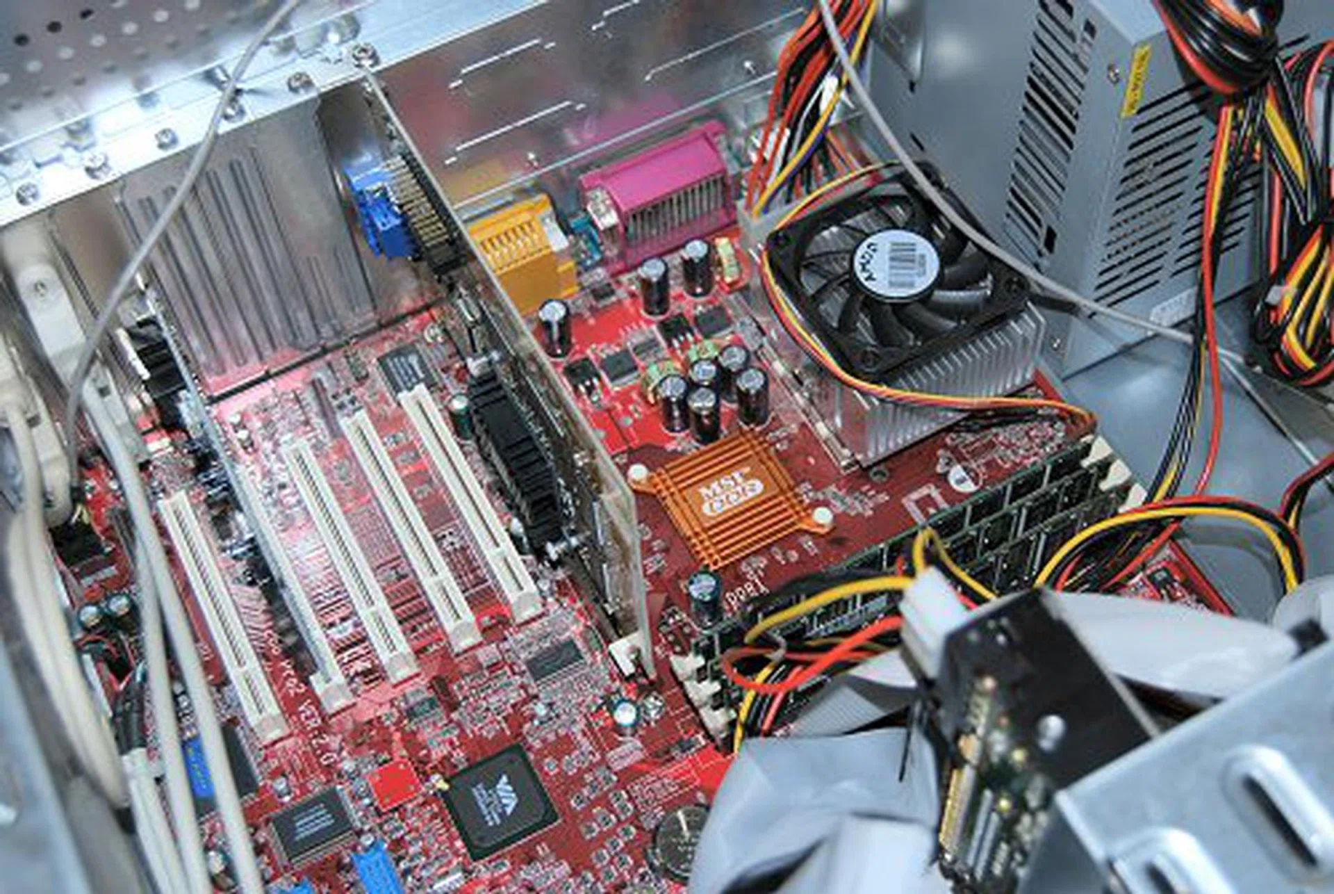 Barely hitting the minimum requirements of Windows 7 is this AMD Athlon 1.2GHz rig that uses an MSI VIA KT266 platform with 1GB DDR RAM, 4500RPM 20GB HDD and uses an ASUS TNT2 graphcis card.