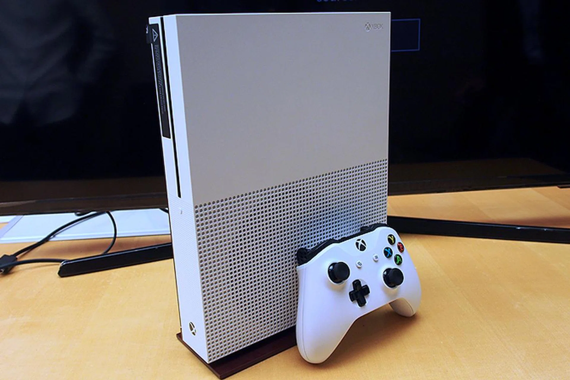 Xbox One S, with its new controller.