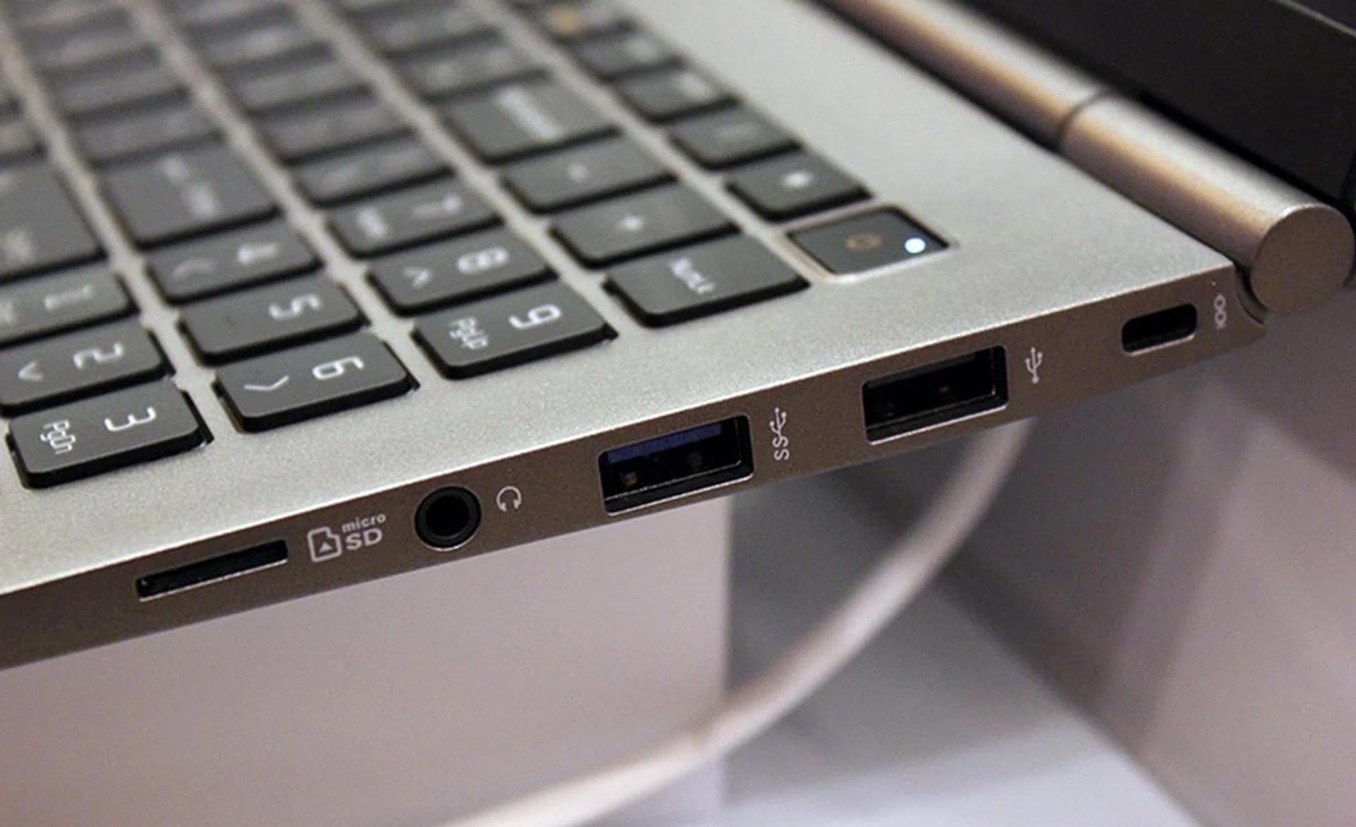 The gram 15 also comes with a microSD card reader.
