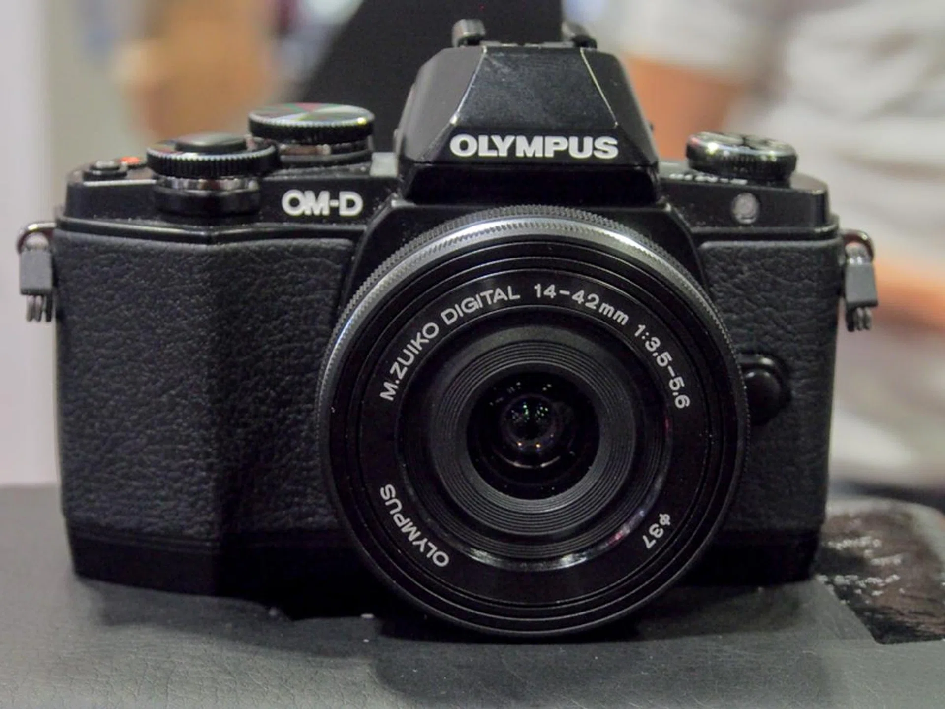 Otherwise, look at the OM-D EM-10. It’s also a 16-megapixel interchangeable lens camera, but it features 3-axis image stabilization and integrated Wi-Fi for control by iOS and Android devices. The twin lens kit with 14-42 mm Pancake lens and 40-150mm is now going for S$1,198 with a $50 shopping voucher and an additional battery. There’s also a 16GB SD card thrown in and a 3-month local extended warranty, as well as a product workshop, and the first 20 customers per day get a free 45mm f/1.8 lens. 