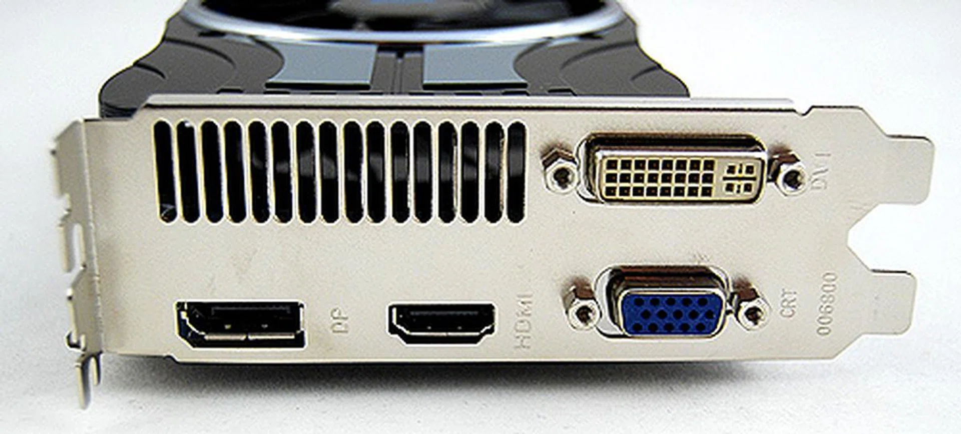 The Sapphire Vapor-X HD 4890 comes with a healthy number of video output options, apart from the usual DVI and VGA outputs, it also sports a DisplayPort and a HDMI port.