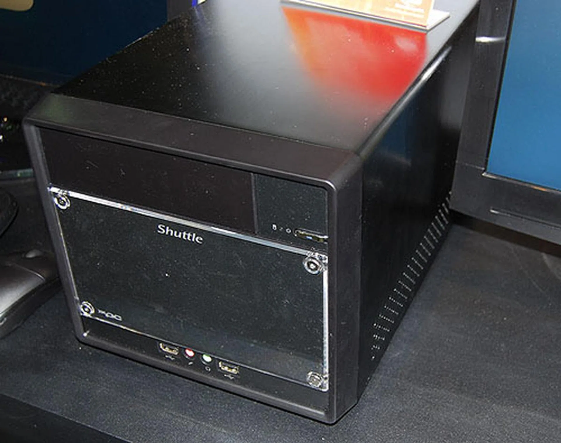 Shuttle has always kept its SFF systems up to date with the latest chipsets and this Intel H61 based model does just that. The SH61R4 has a new aluminum chassis that's suitable for mini-ITX boards. 