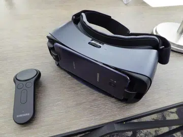 Samsung might preview its XR glasses via a photo or video at the rumoured January launch event of the Galaxy S25 series. (Photo: HWZ)