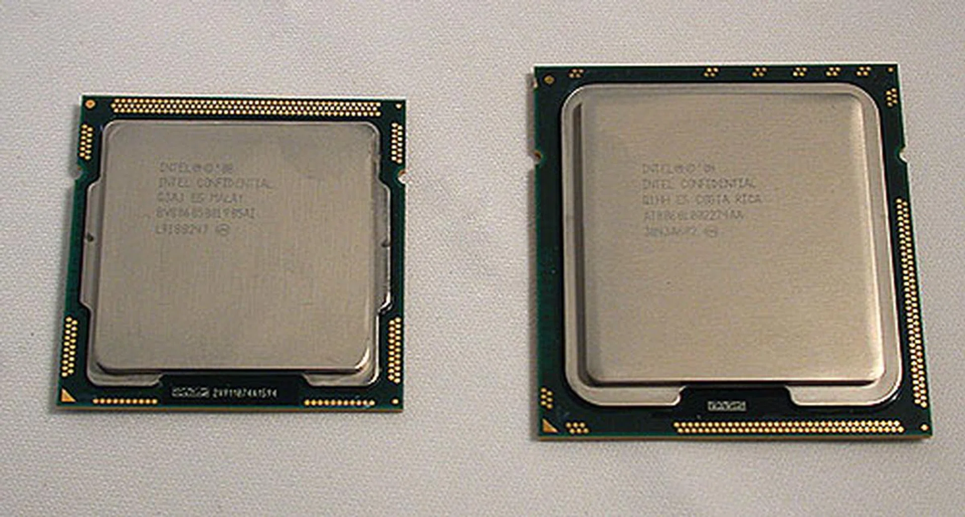 The Lynnfield processor here is smaller due to the packaging as the die size is the same as Bloomfield. Here you can see the Core i7-870 on the left, compared to a Bloomfield Core i7.