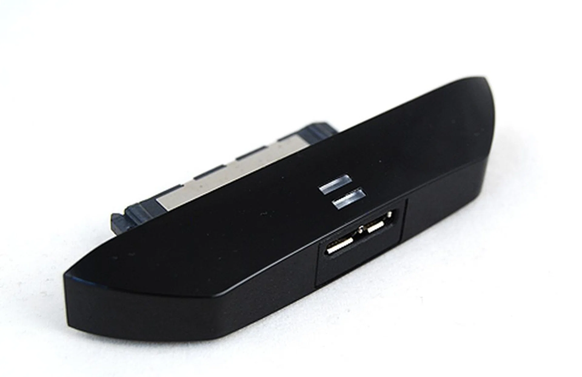 The device comes with detachable ports, just like the FreeAgent GoFlex external hard drives. The cable that comes with it supports both USB 2.0 and 3.0. Optional Thunderbolt and FireWire 800 attachments can be purchased for faster transfers.