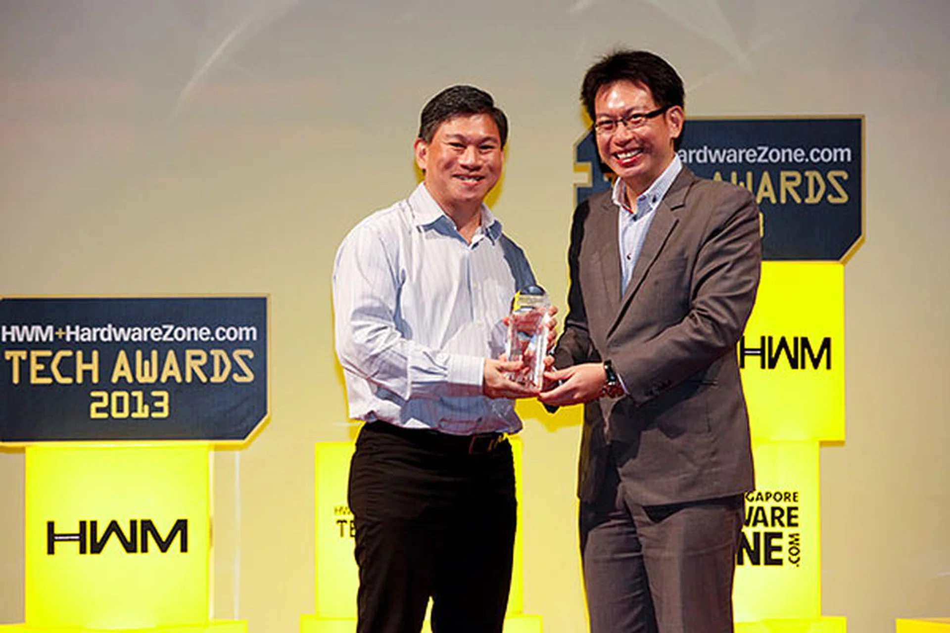 Sony walked home with five awards, including four Editor's Choice awards (Bravia KDL-55HX855 for Best Premium Smart LED TV, Cyber-shot DSC-RX100 for Best Prosumer Digital Camera, Handycam HDR-PJ760VE for Best Digital Video Camcorder, and NEX-F3 for Best Mirrorless Camera). Our readers also voted Sony as their favorite home theater projector brand. Mr. Vincent Yip, who is Deputy Director and Head of Singapore Channel for Sony South East Asia, was present to receive the awards.
