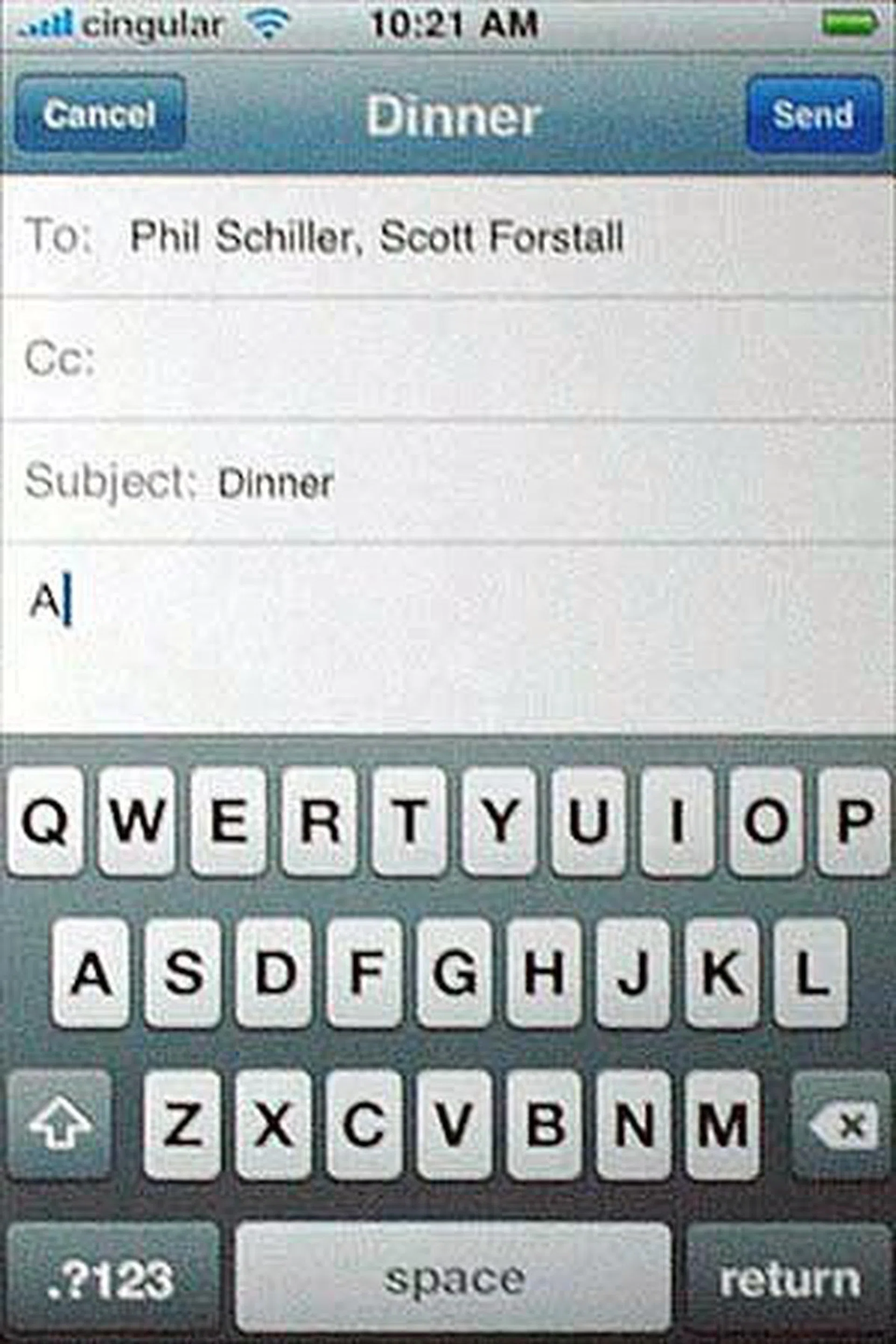 Since there's no stylus, you've got to use the virtual QWERTY keypad to reply your emails.