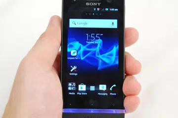 Looking familiar? It's getting hard to differentiate the Sony Xperia models as most sport the same physical attributes. The only obvious difference this time round is its handy size because of a tamer screen size.
