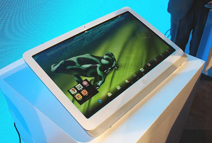 The 21.5-inch display has good viewing angles and the capacitive touchscreen display is responsive and accurate.