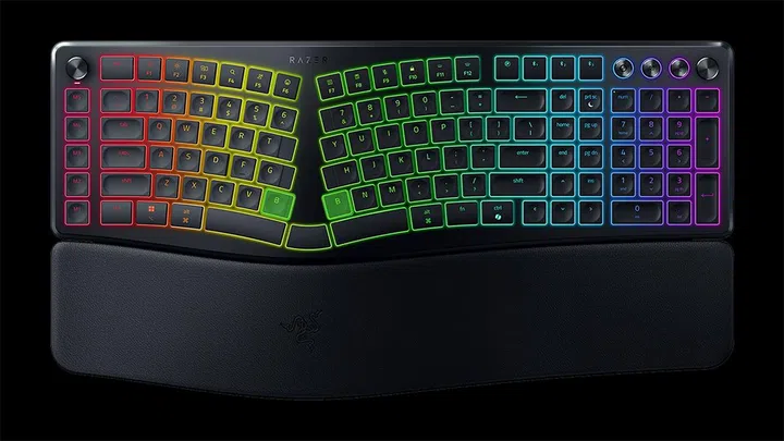 The Pro Type Ergo has two ‘B’ keys, a split spacebar with a backspace between then, and a suite of macro and multimedia buttons.