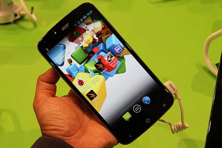 The Acer Liquid S2 has a 2.2GHz Qualcomm Snapdragon 800 processor, 16GB internal storage, 2GB RAM, and it's 6-inch full HD IPS display is protected by Gorilla Glass 3. 