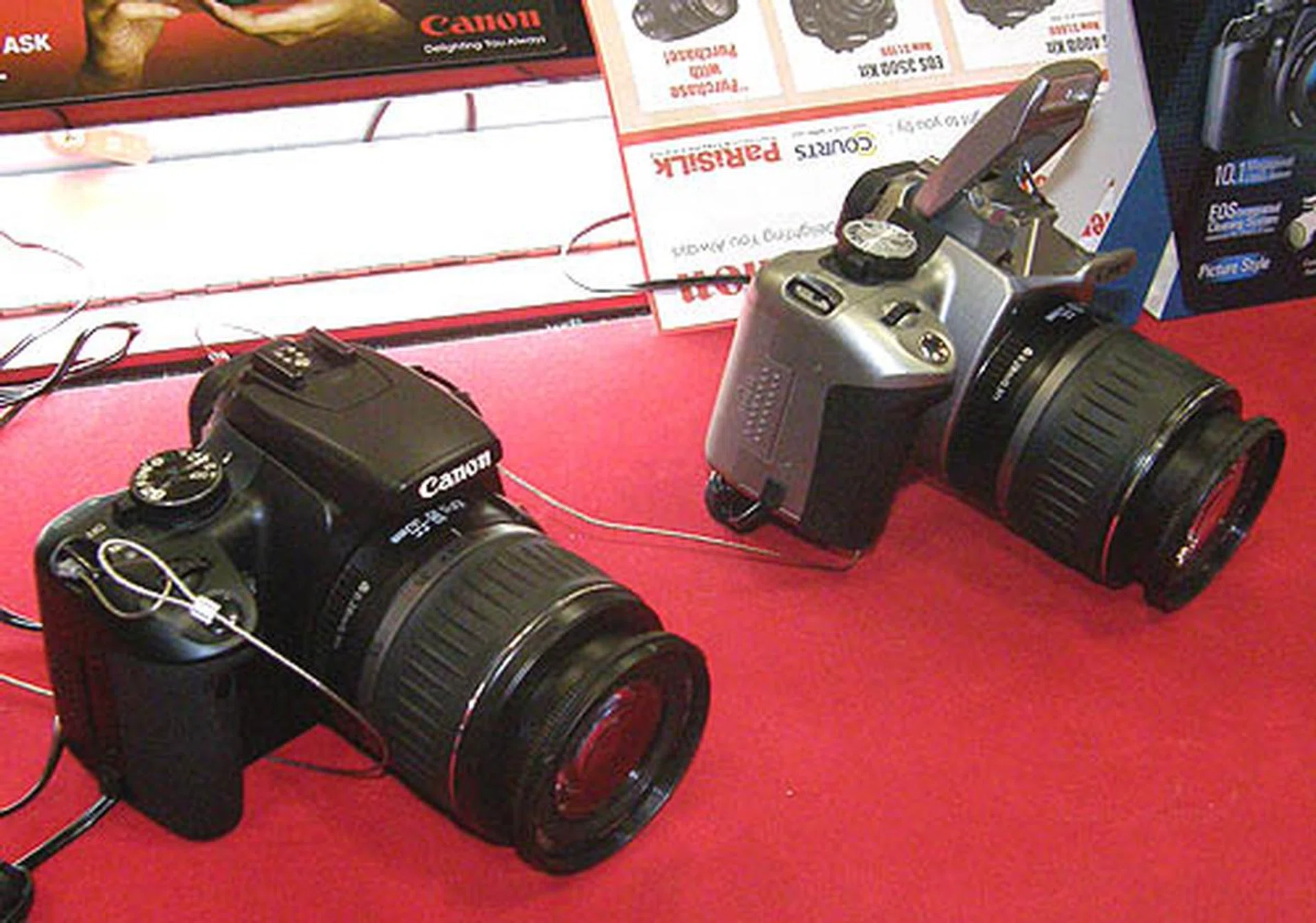  The popular Canon EOS 400D kit is available at $1699 and free gifts include a 2GB CF card, a camera bag, a Seagate 6GB pocket flash and a tripod.  