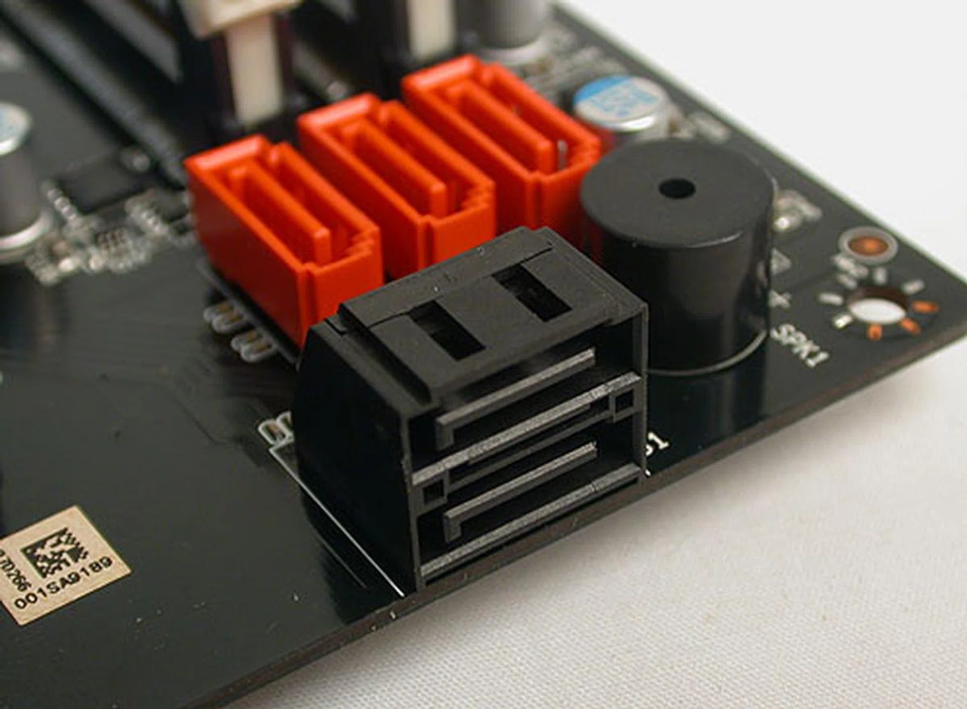 Sapphire provides five SATA 6Gbps ports like the ASUS, which is one more than some other vendors. 