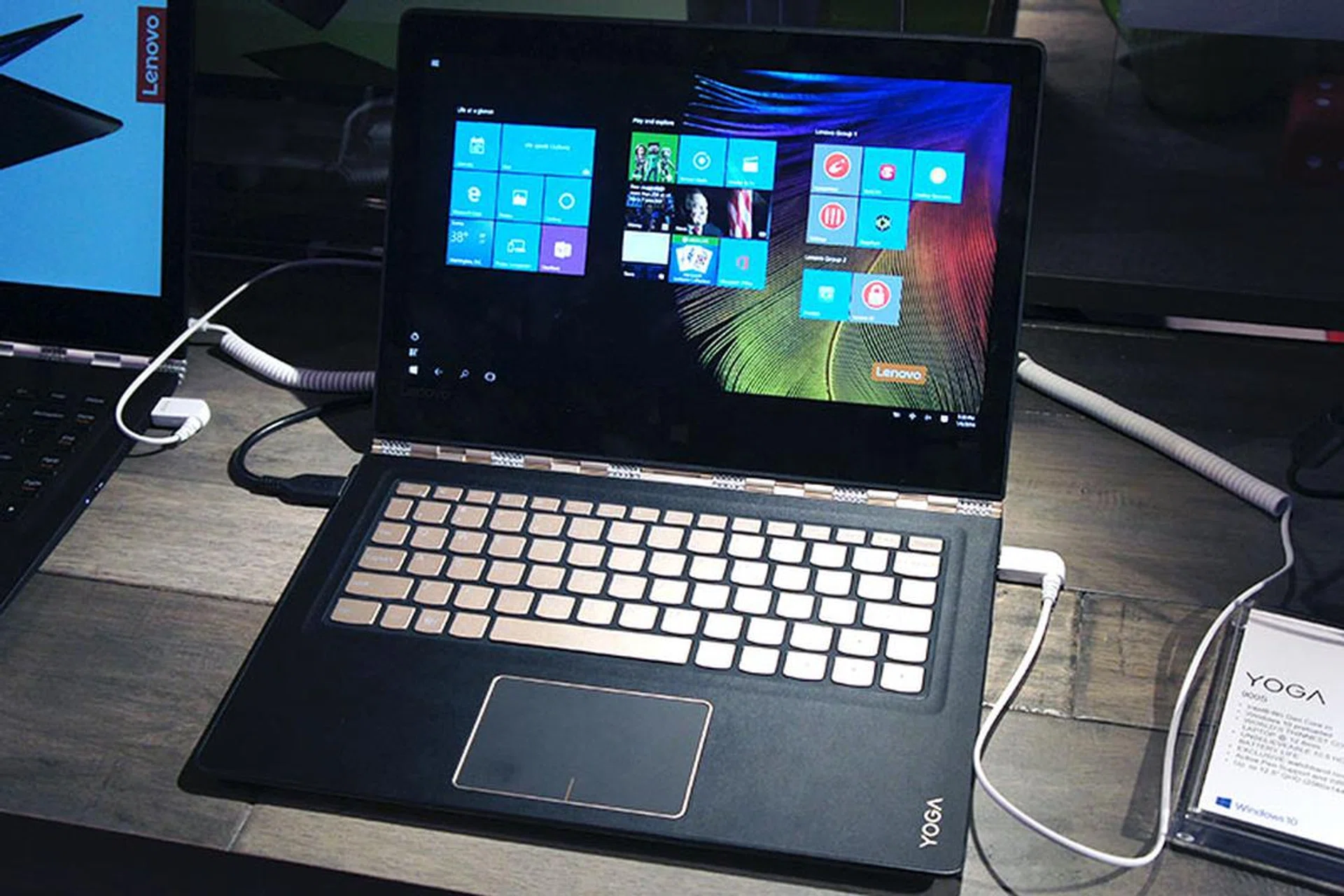 The Yoga 900S is a more compact, thinner and lighter version of the early announced Yoga 900.
