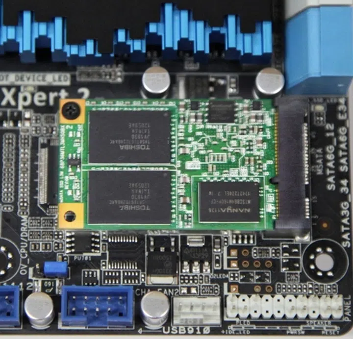 Located in the vicinity of the onboard mSATA SSD is the Thunderbolt connector (not clearly visible with the provided photos).