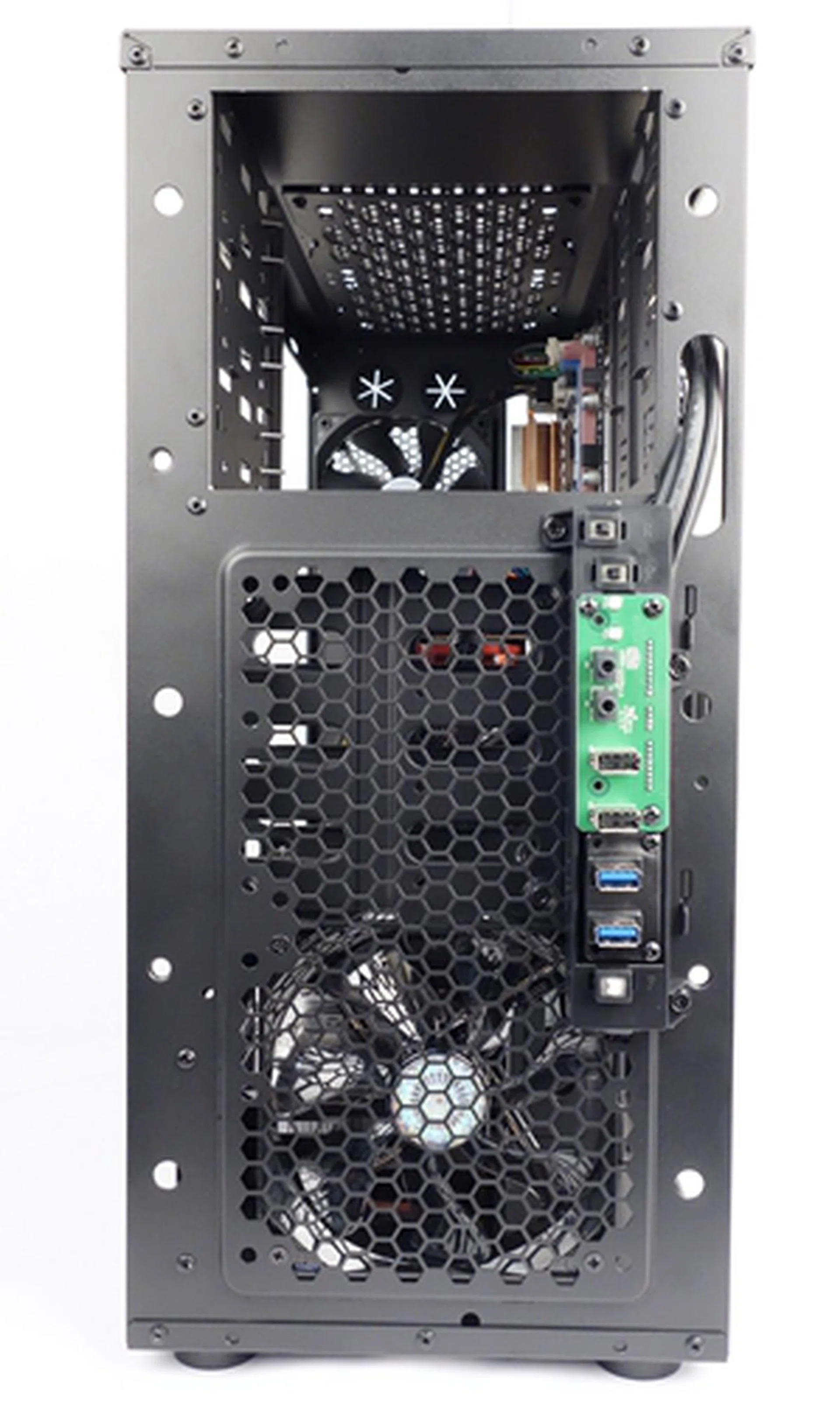 The bundled front intake 120mm Xtraflow fan, with white LED, can be seen clearly after the mesh wire front cover had been removed.