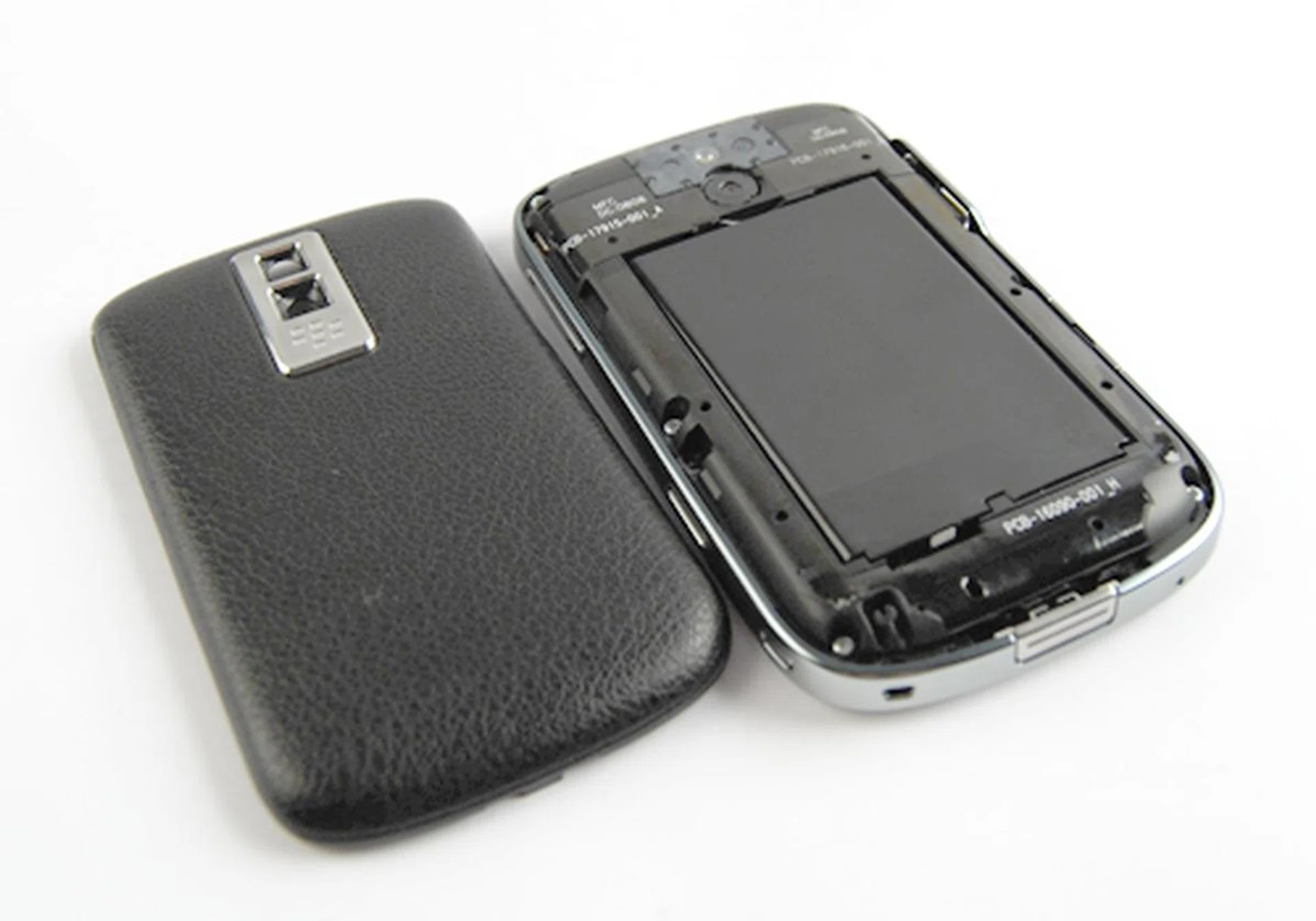 The Bold's 1500mAH battery managed to last up to two days with basic usage of cellular functions mixed with wireless connectivity such as Wi-Fi and Bluetooth, not to mention a bit of entertainment purposes with music and video playback thrown in for good measure.