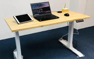 Standing desks are the latest craze. Image courtesy of Tableholic.