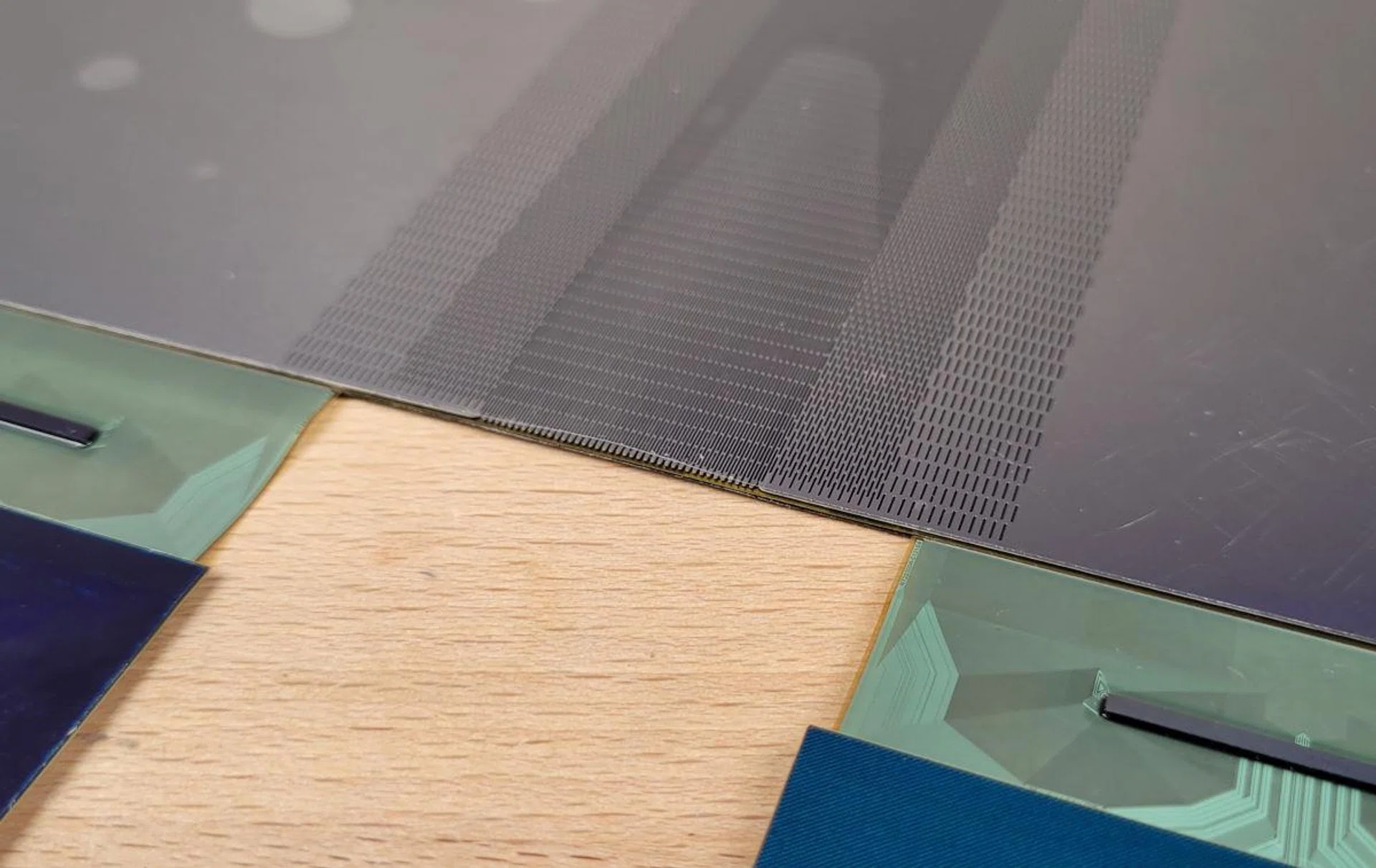 Zooming in really close to the panel, and you'll see that there are multiple layers of protection as well as support to ensure it withstands constant folding and unfolding. (Image Source: ASUS)