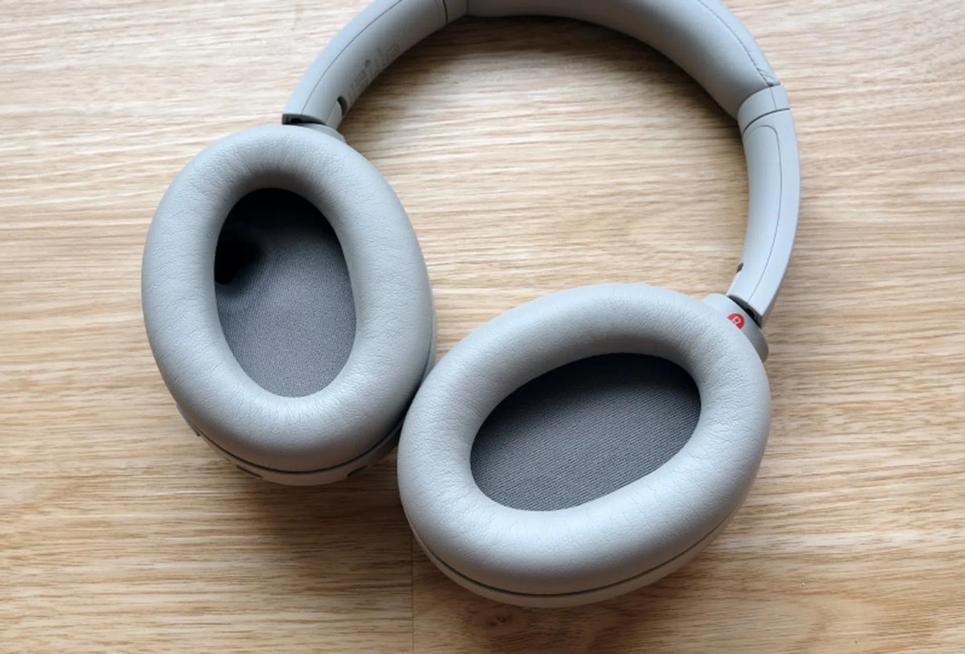 The WH-1000XM4 features 40mm dynamic drivers.